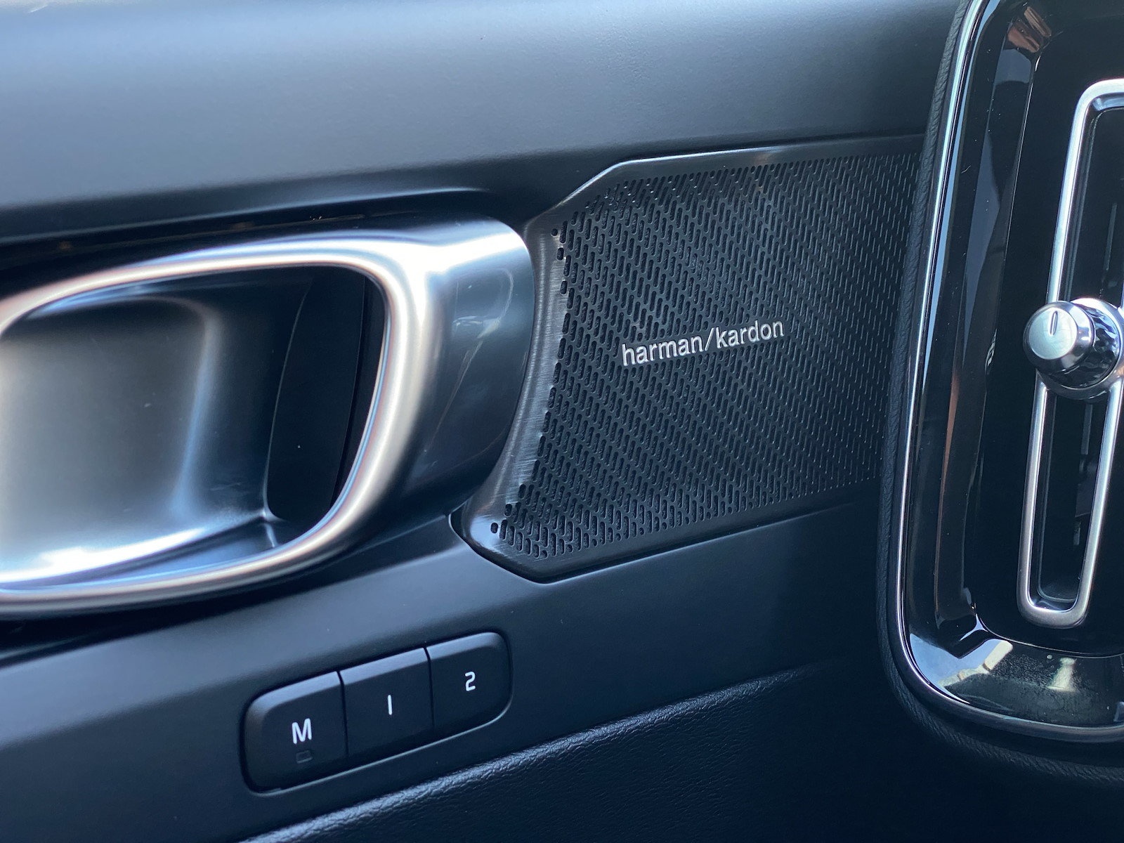 VOLVO EX40 Twin Black Edition AWD-image-13