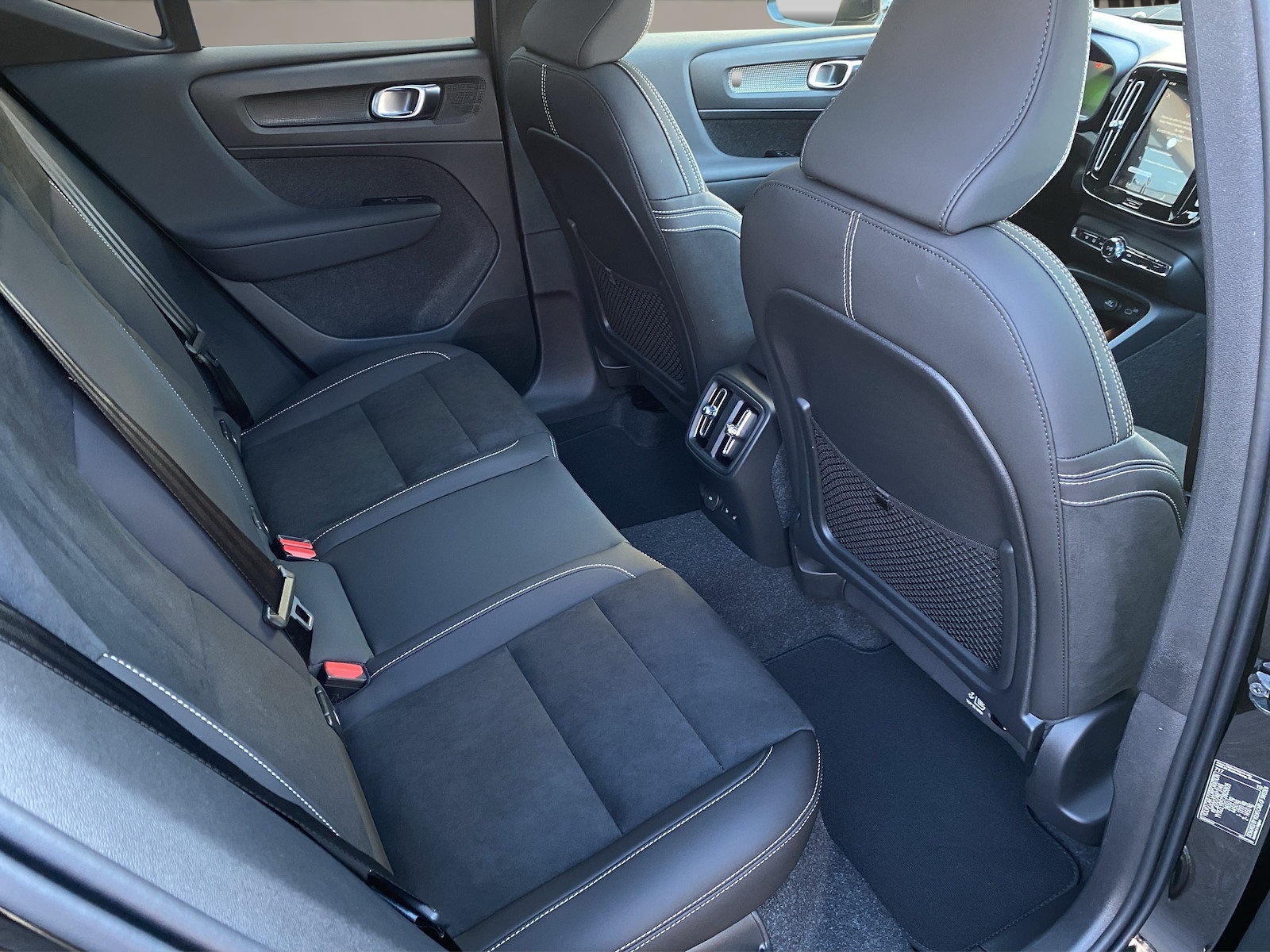 VOLVO EX40 Twin Black Edition AWD-image-11