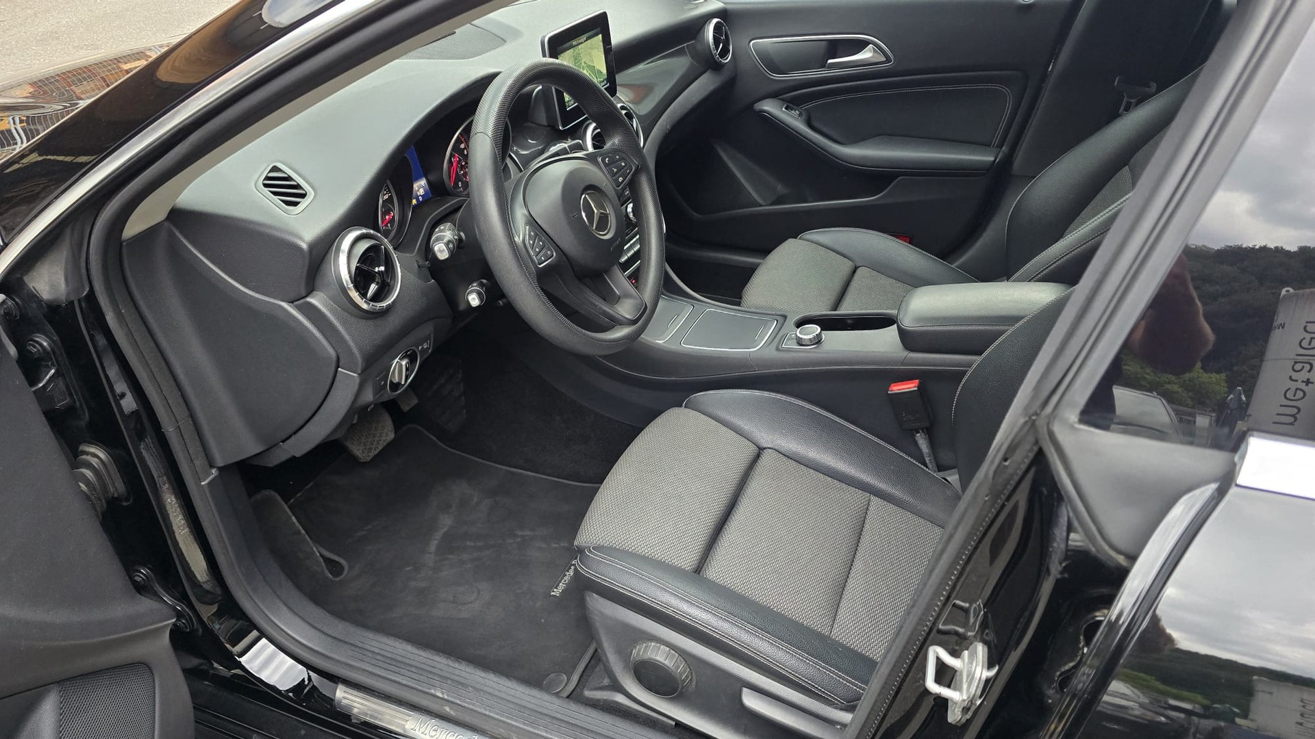 MERCEDES-BENZ CLA Shooting Brake 180 d 7G-DCT-image-10