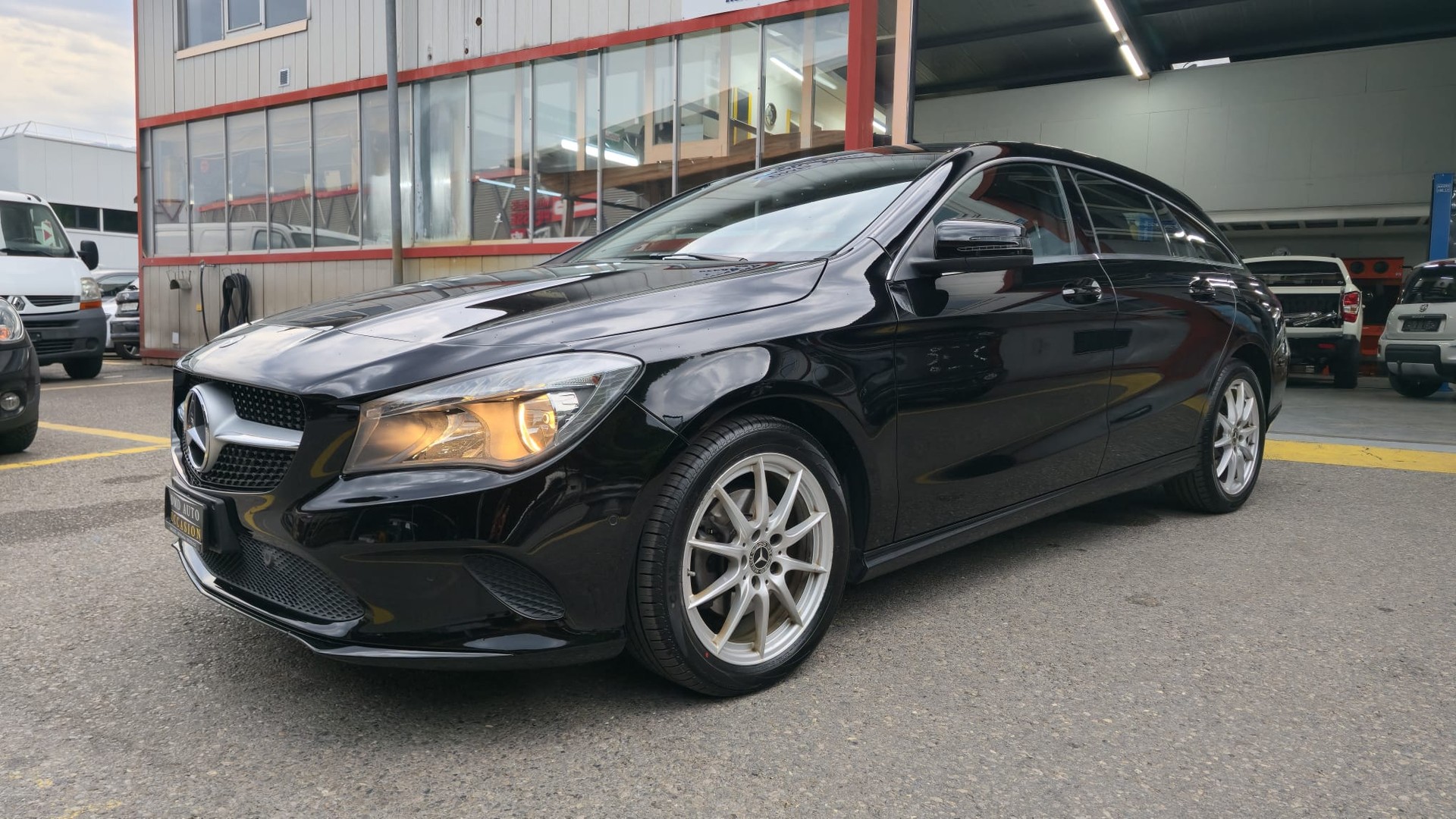 MERCEDES-BENZ CLA Shooting Brake 180 d 7G-DCT-image-1