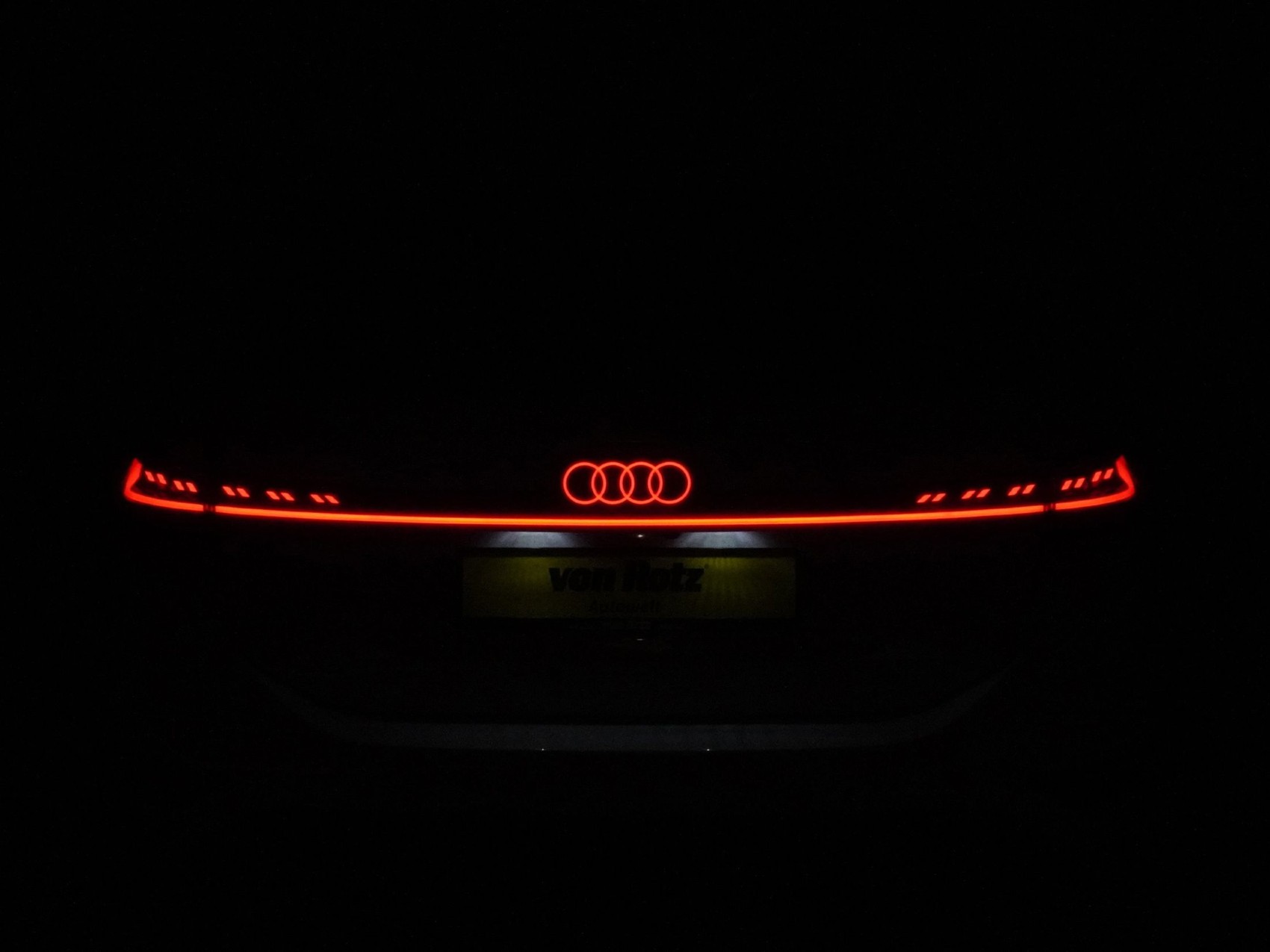 AUDI A6 e-tron Avant quattro S line-image-4