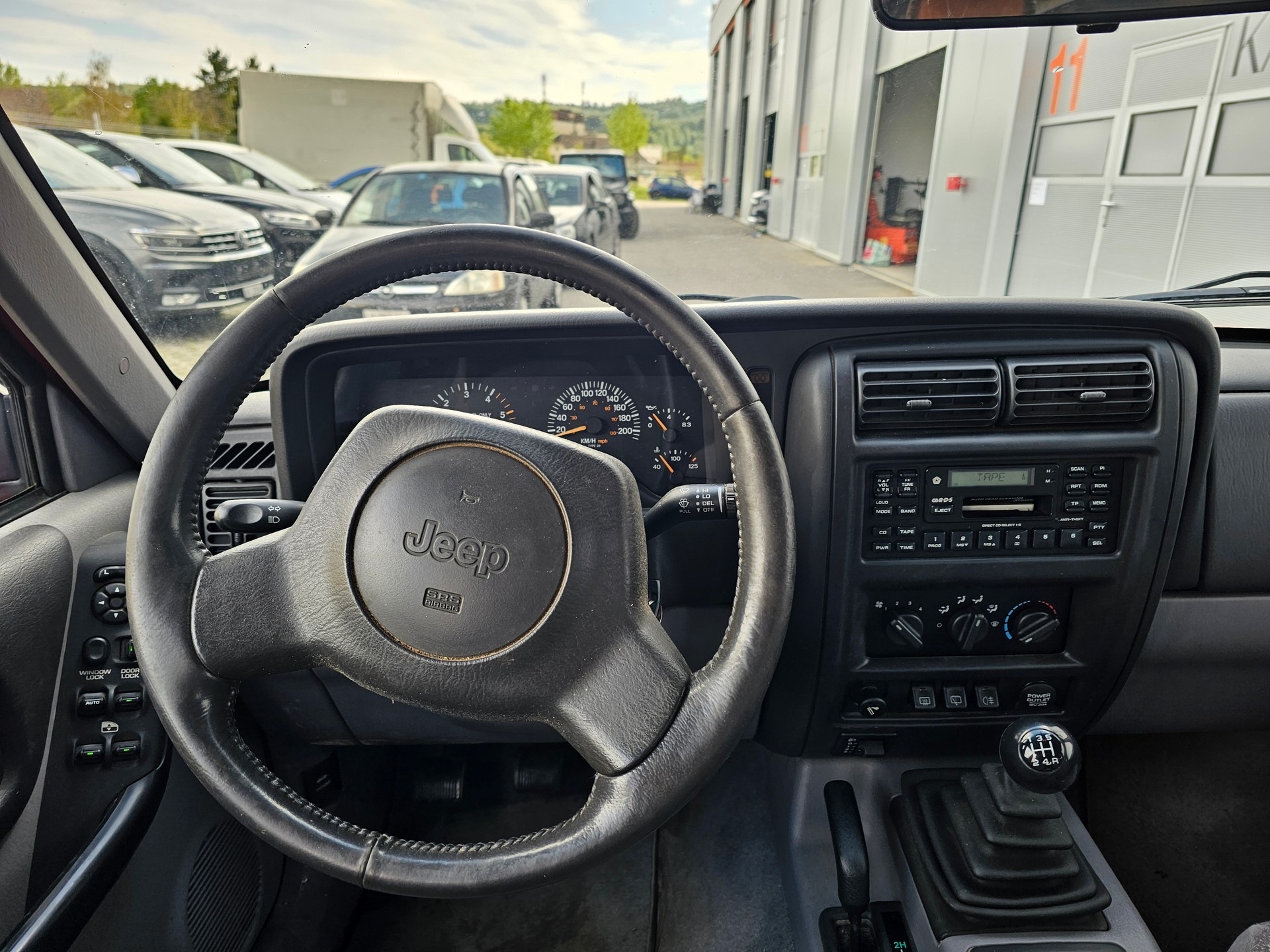 JEEP Cherokee 2.5 TD-image-13