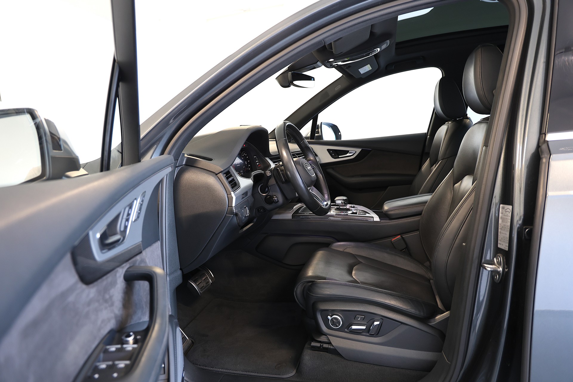 AUDI SQ7 4.0 V8 TDI quattro T-Tronic-image-6
