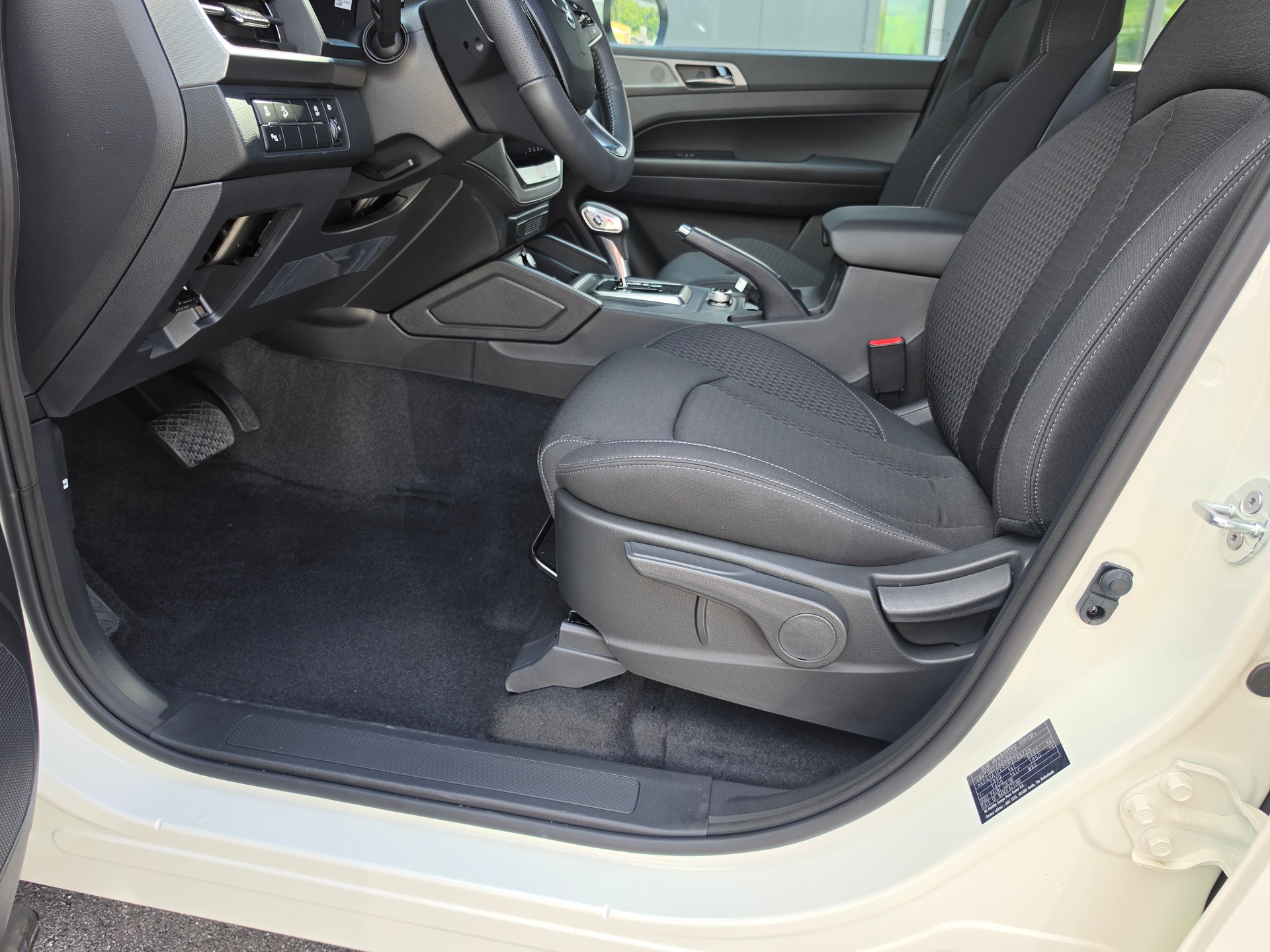 KGM-SsangYong Musso 2.2 Platinum 4WD A-image-3