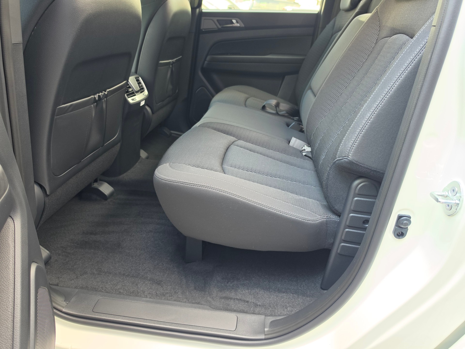 KGM-SsangYong Musso 2.2 Platinum 4WD A-image-12