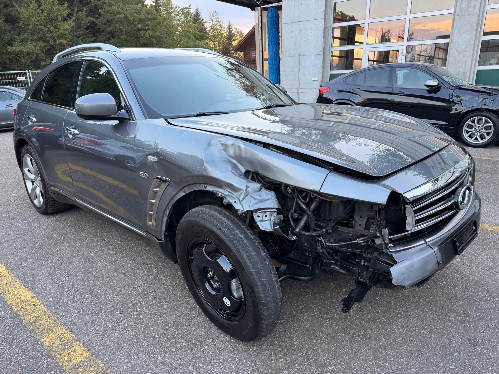 INFINITI QX70 5.0 S Premium AWD Automatic-image-6