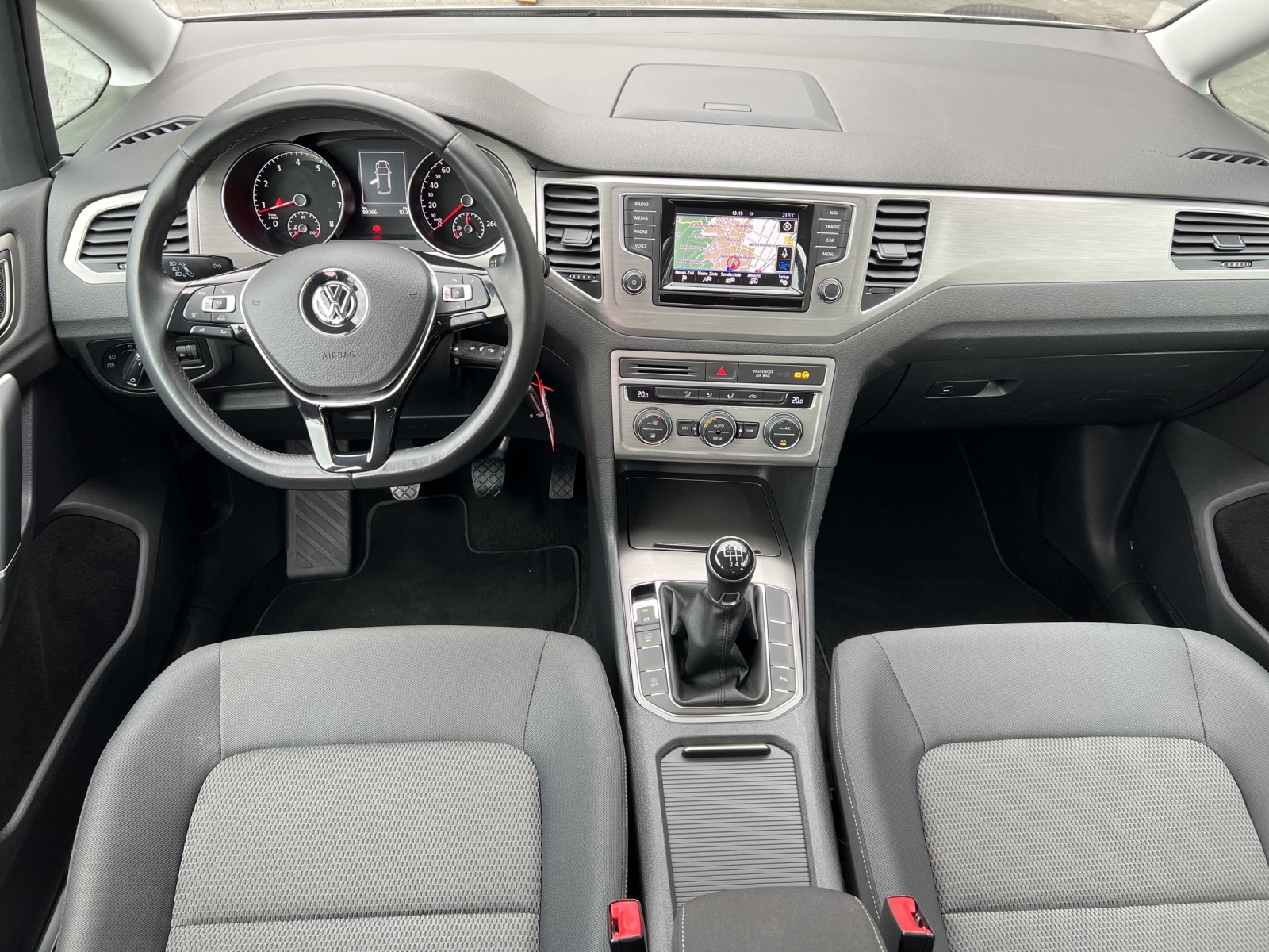 VW Golf Sportsvan 1.2 TSI Comfortline-image-9