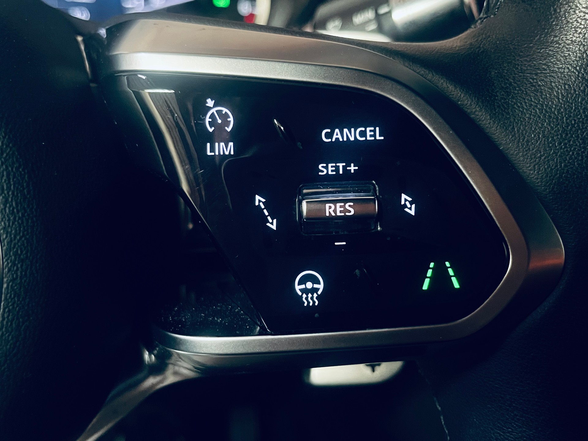 JAGUAR E-Pace 2.0 P250 R-Dynamic AWD-image-23