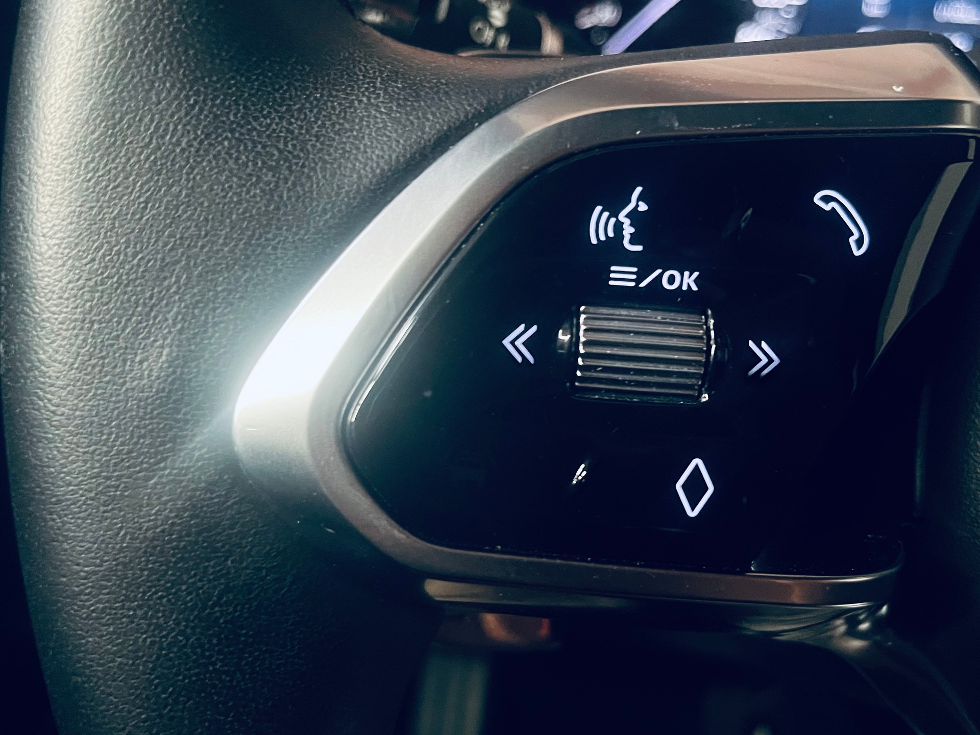 JAGUAR E-Pace 2.0 P250 R-Dynamic AWD-image-24