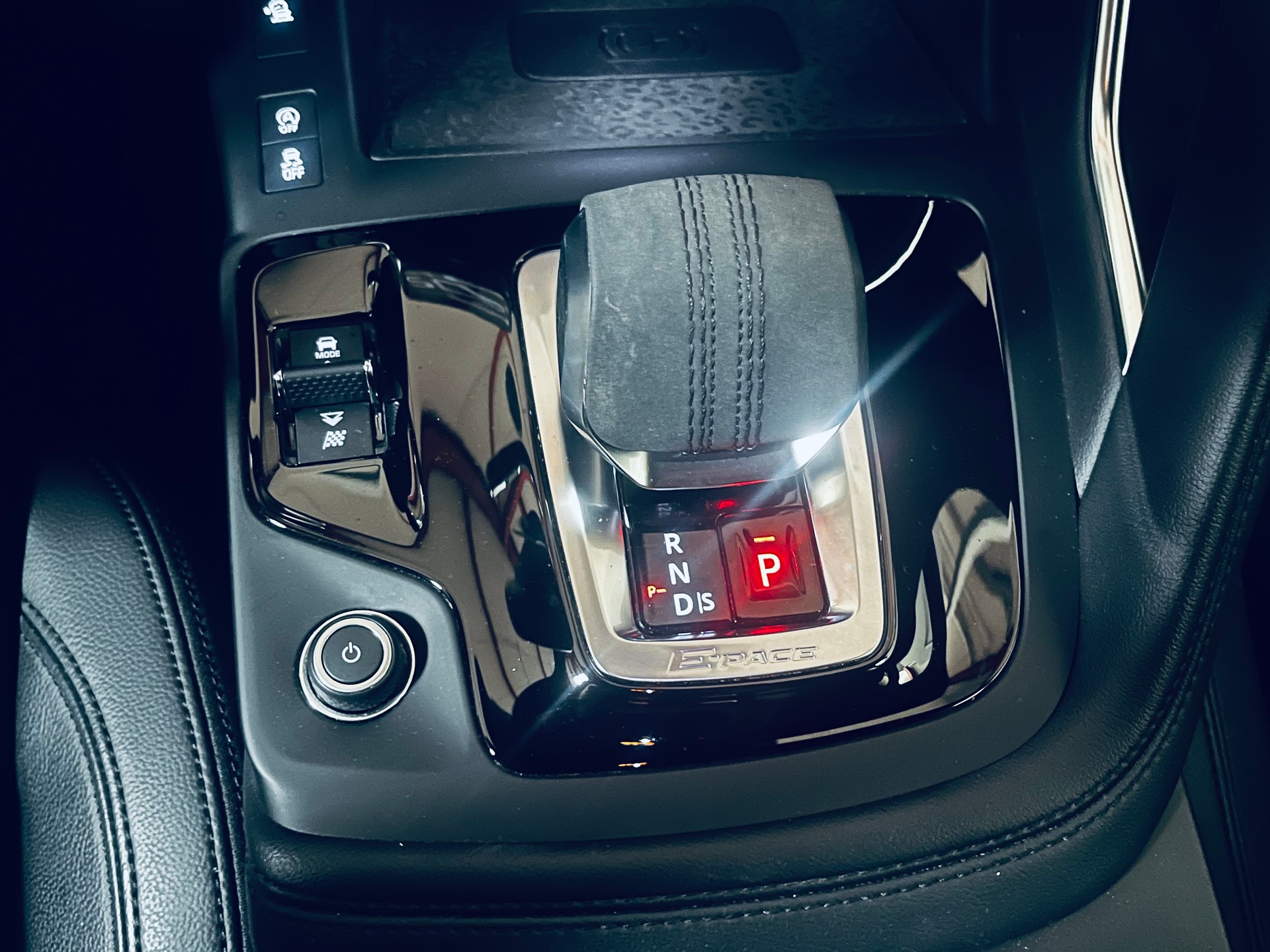 JAGUAR E-Pace 2.0 P250 R-Dynamic AWD-image-21