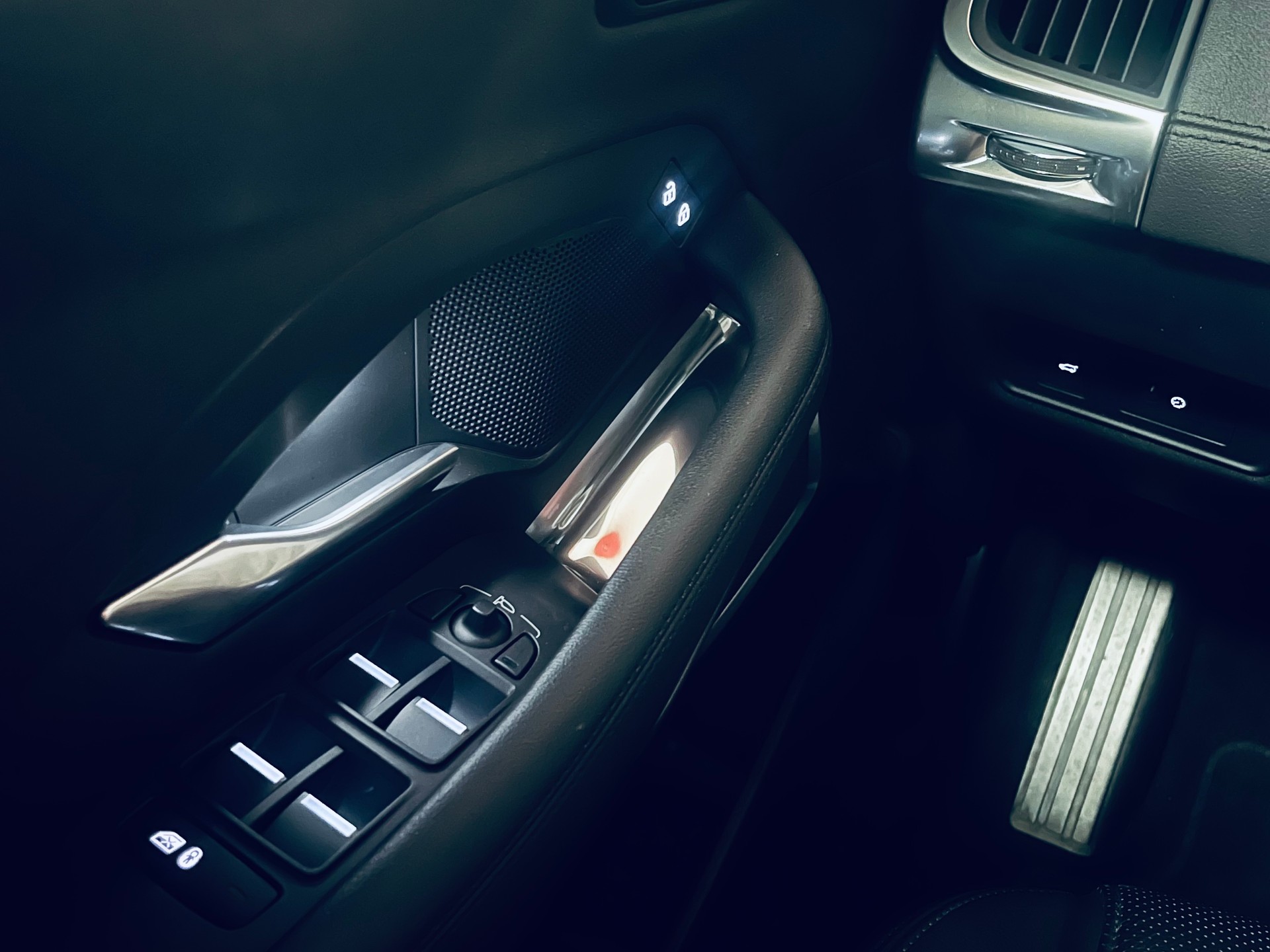 JAGUAR E-Pace 2.0 P250 R-Dynamic AWD-image-25