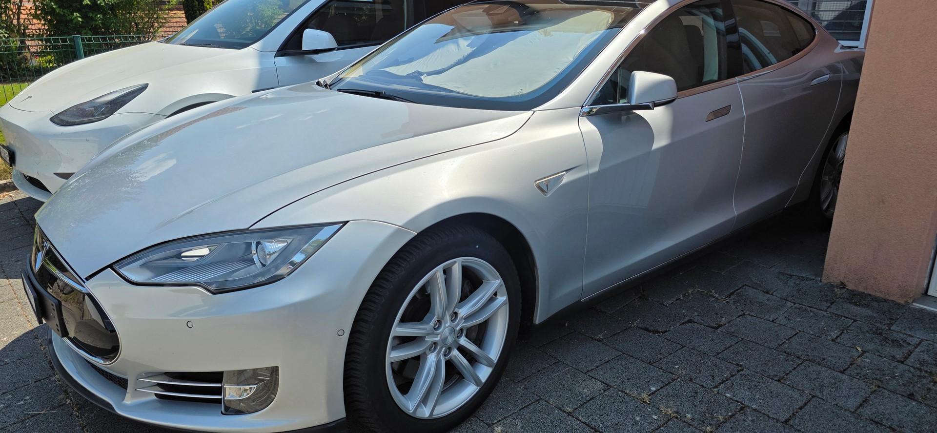 TESLA 85-image-1