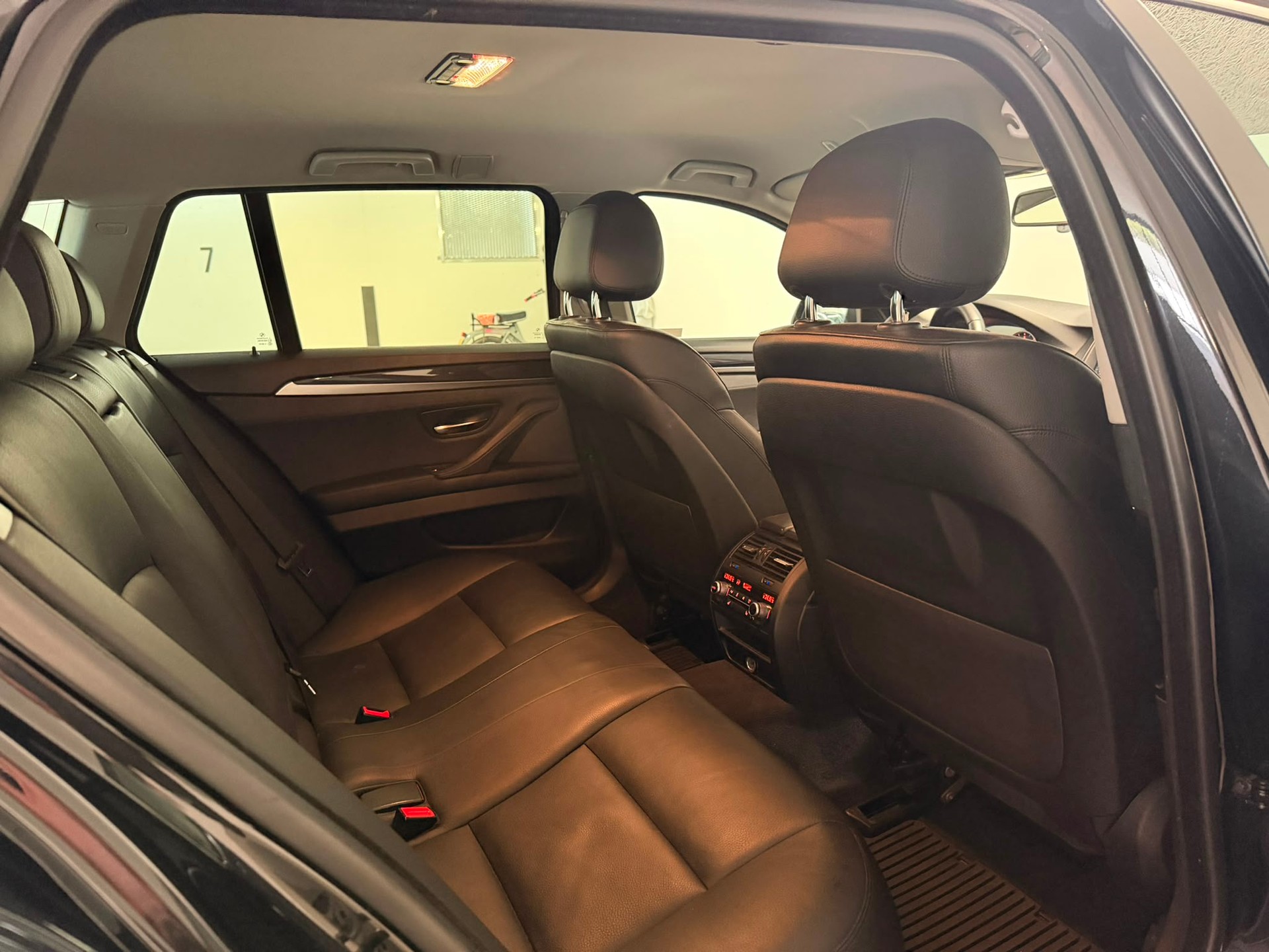 BMW 520d Touring xDrive Steptronic-image-12