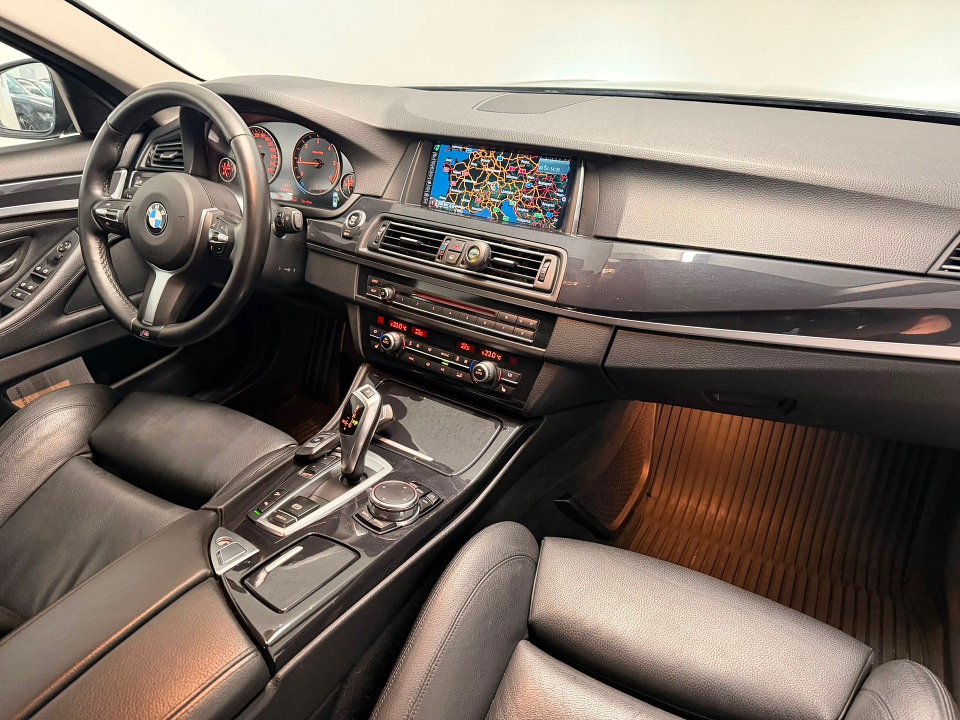 BMW 520d Touring xDrive Steptronic-image-14