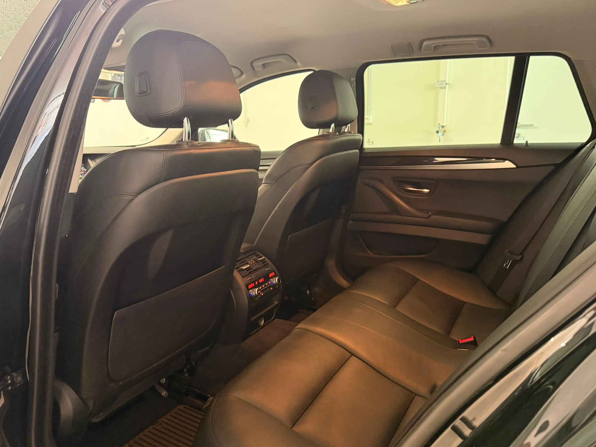 BMW 520d Touring xDrive Steptronic-image-10