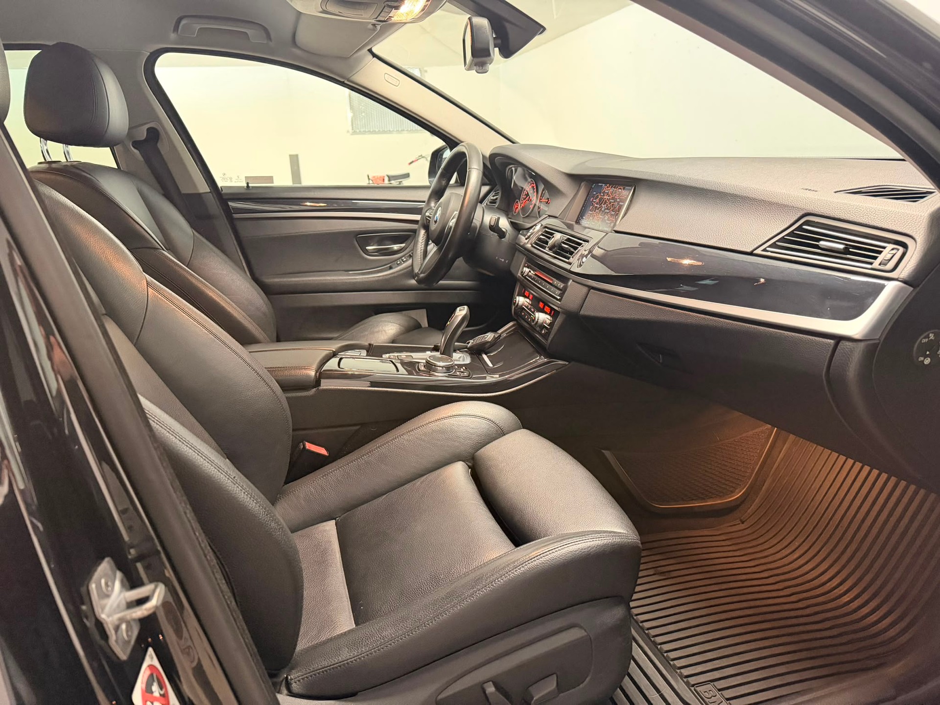 BMW 520d Touring xDrive Steptronic-image-13