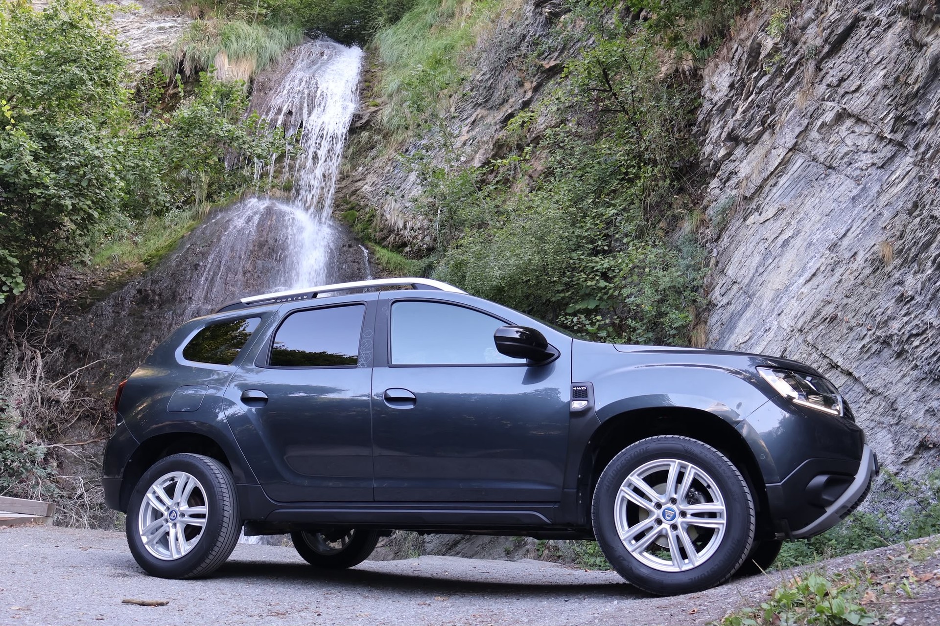 DACIA Duster dCi 115 Celebration 4x4-image-5