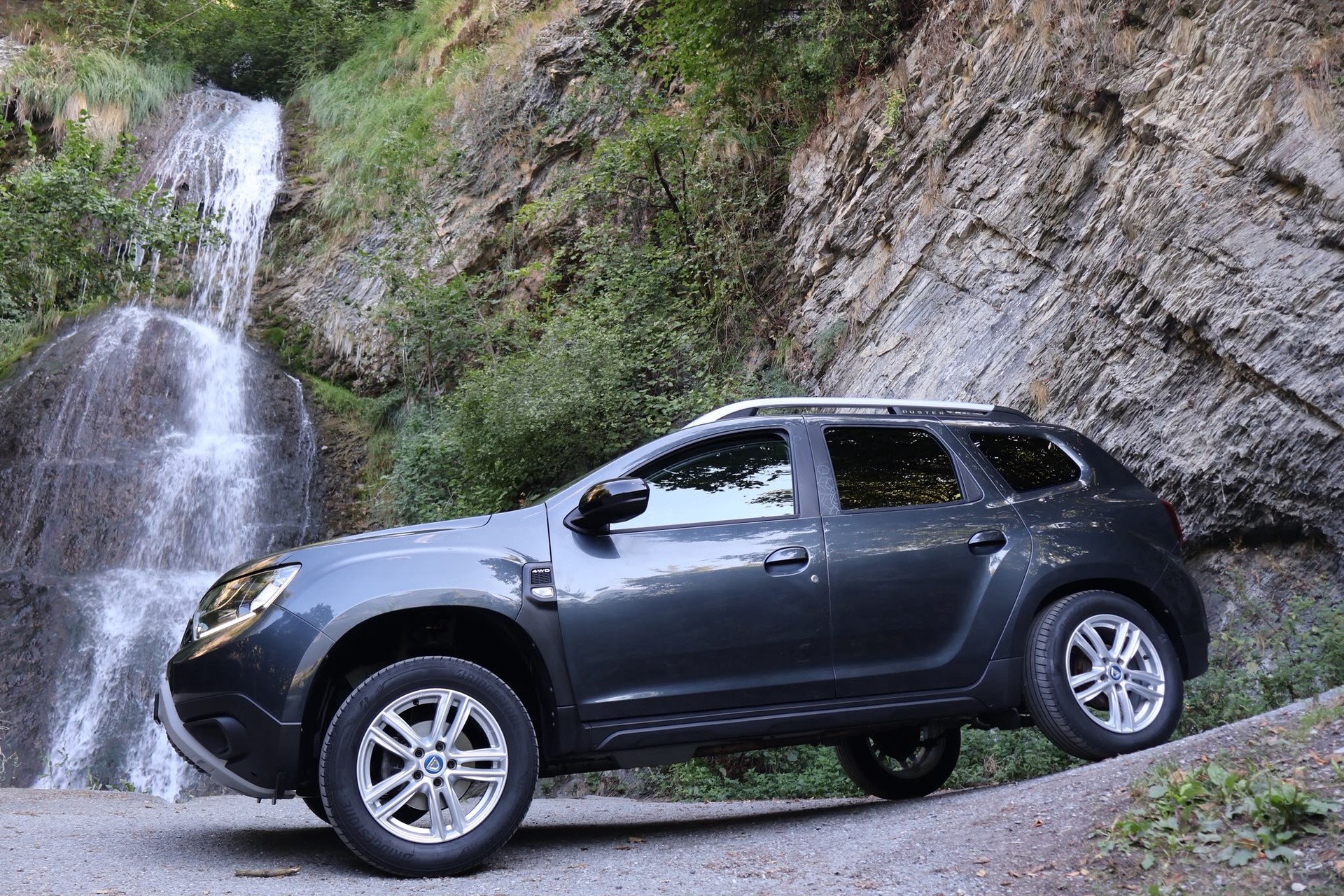 DACIA Duster dCi 115 Celebration 4x4-image-3