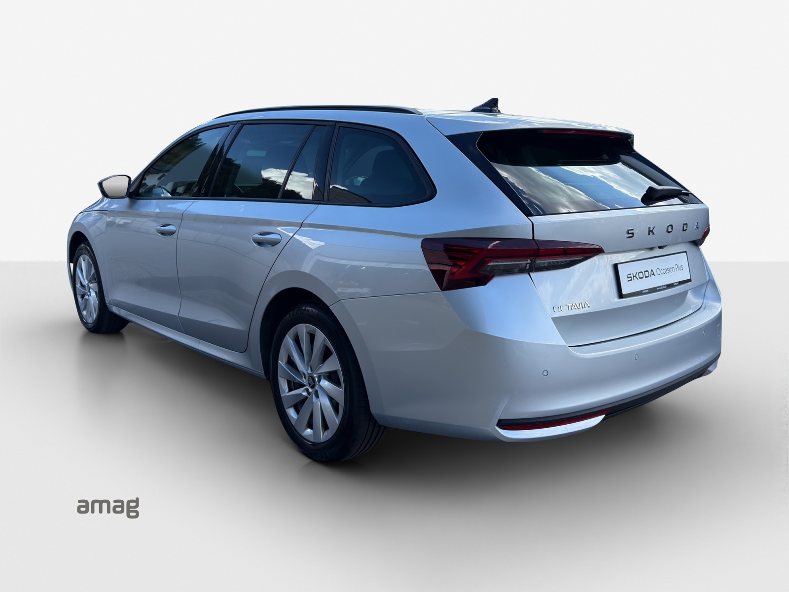 SKODA Octavia Combi 2.0 TDI DSG Selection-image-2