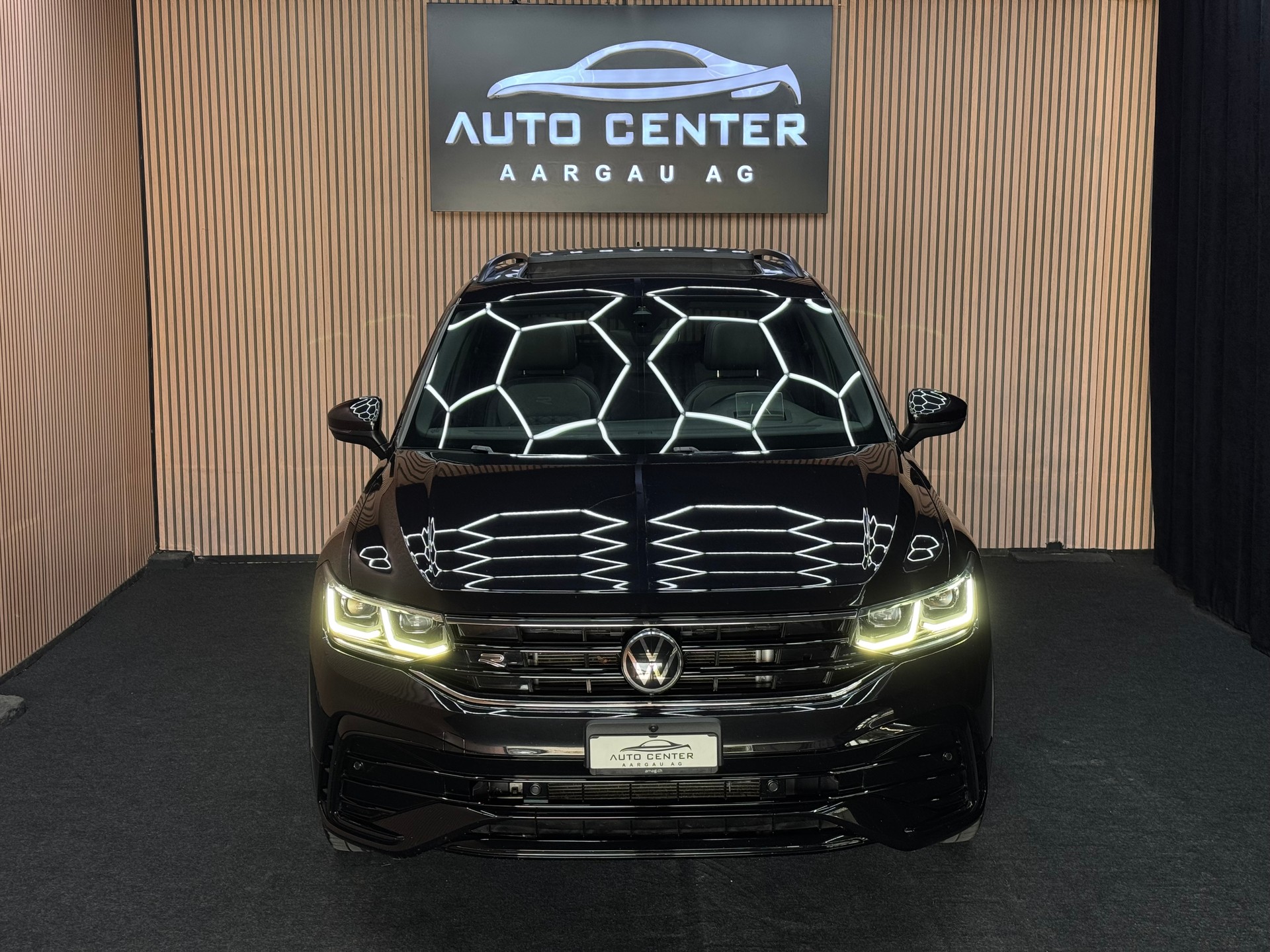 VW Tiguan 2.0 TSI R-Line DSG *ab CHF 249.-/ Monat*-image-1