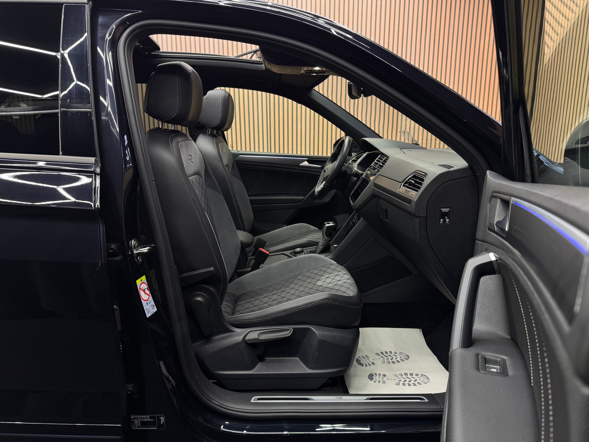 VW Tiguan 2.0 TSI R-Line DSG *ab CHF 249.-/ Monat*-image-14