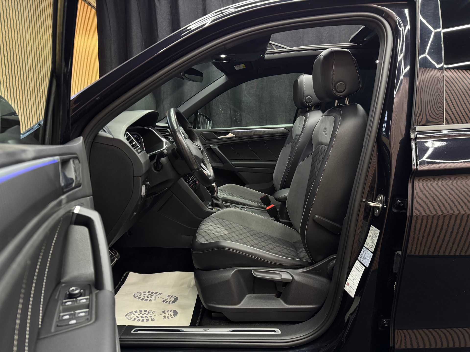 VW Tiguan 2.0 TSI R-Line DSG *ab CHF 249.-/ Monat*-image-11