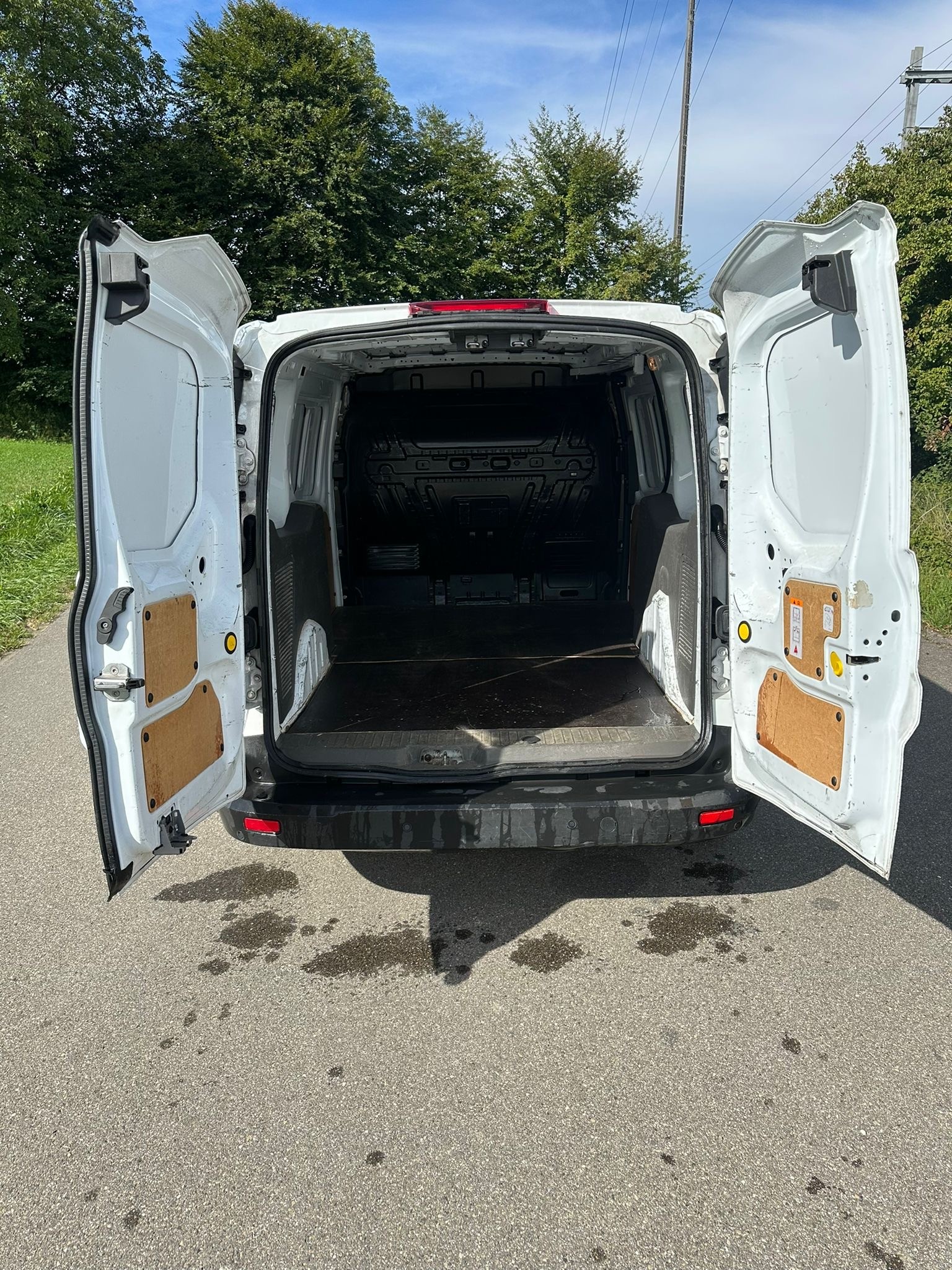 FORD TRANSIT CONNECT-image-12
