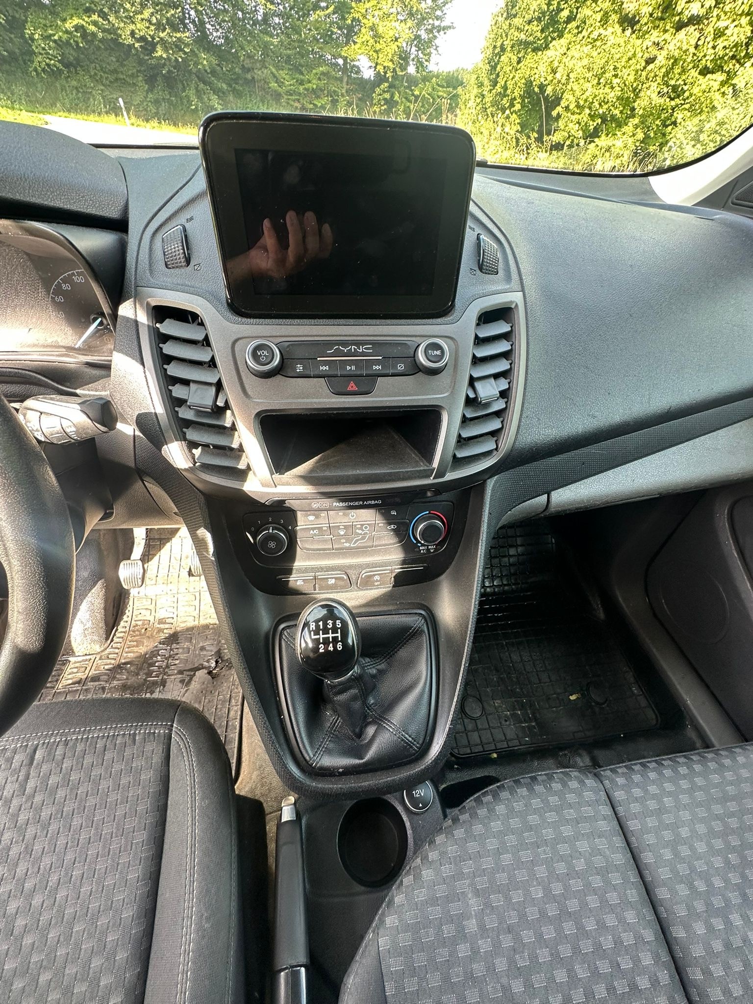 FORD TRANSIT CONNECT-image-9