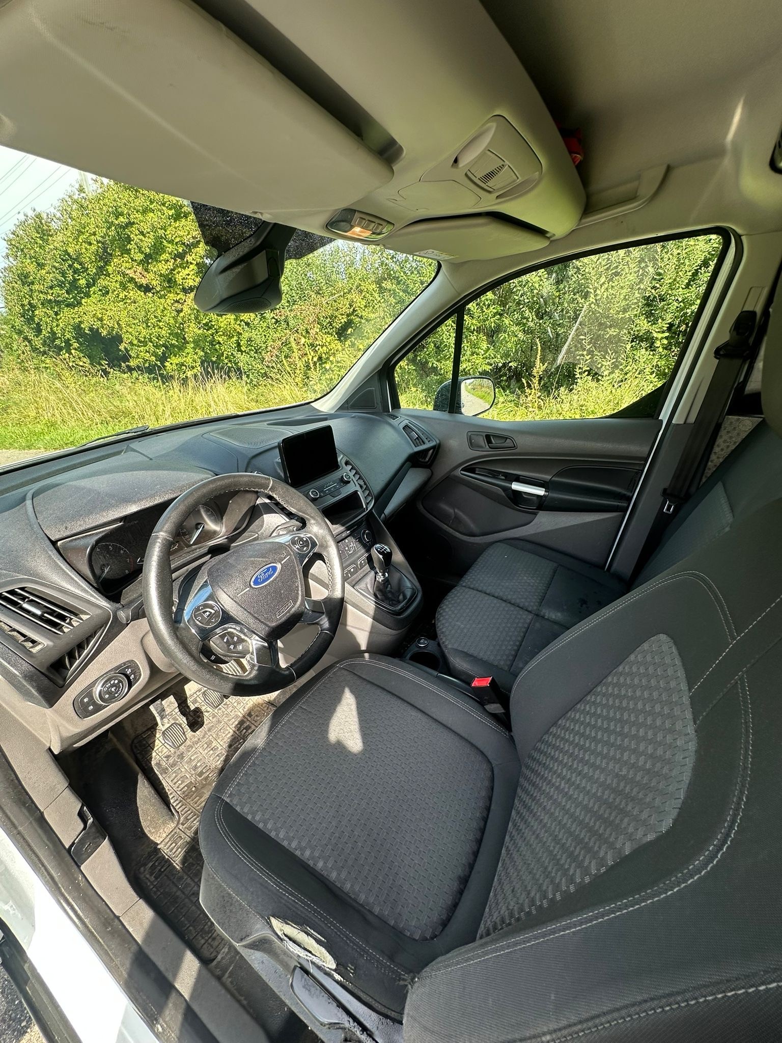 FORD TRANSIT CONNECT-image-10