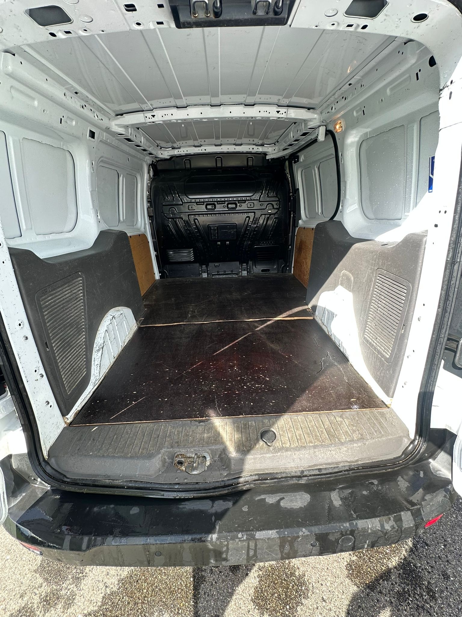 FORD TRANSIT CONNECT-image-11