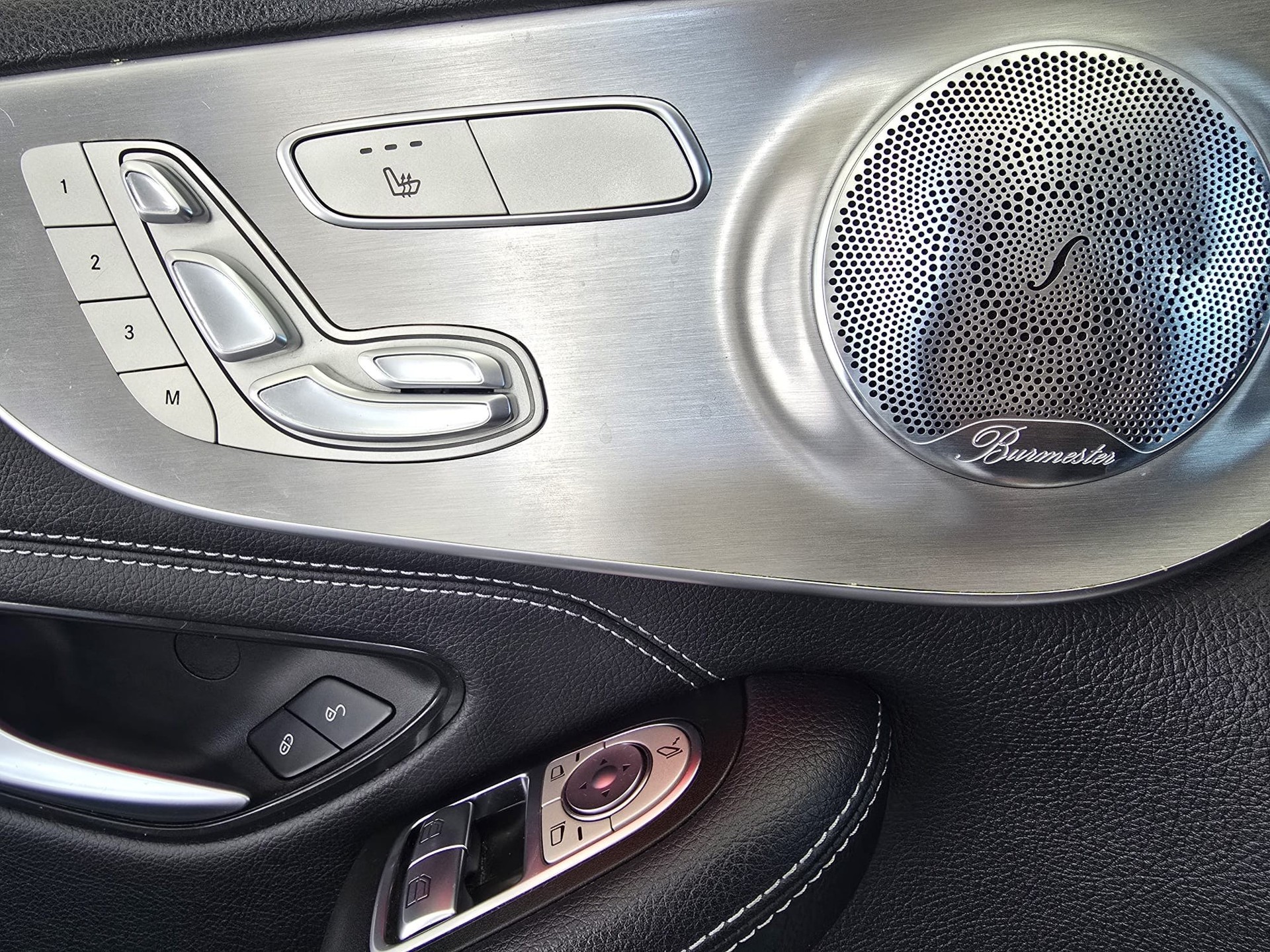 MERCEDES-BENZ C 200 4Matic AMG Line 9G-Tronic-image-12