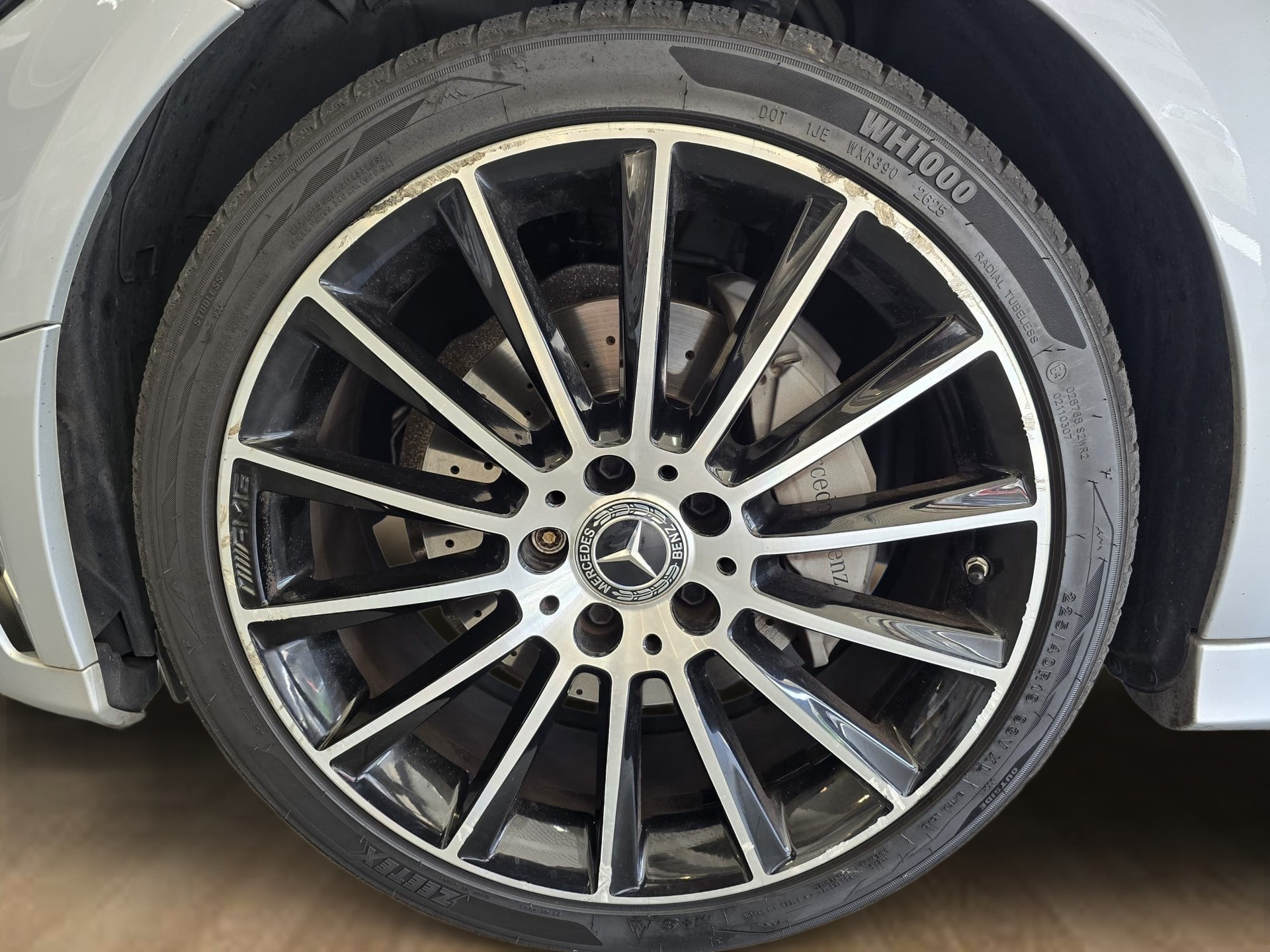 MERCEDES-BENZ C 200 4Matic AMG Line 9G-Tronic-image-22