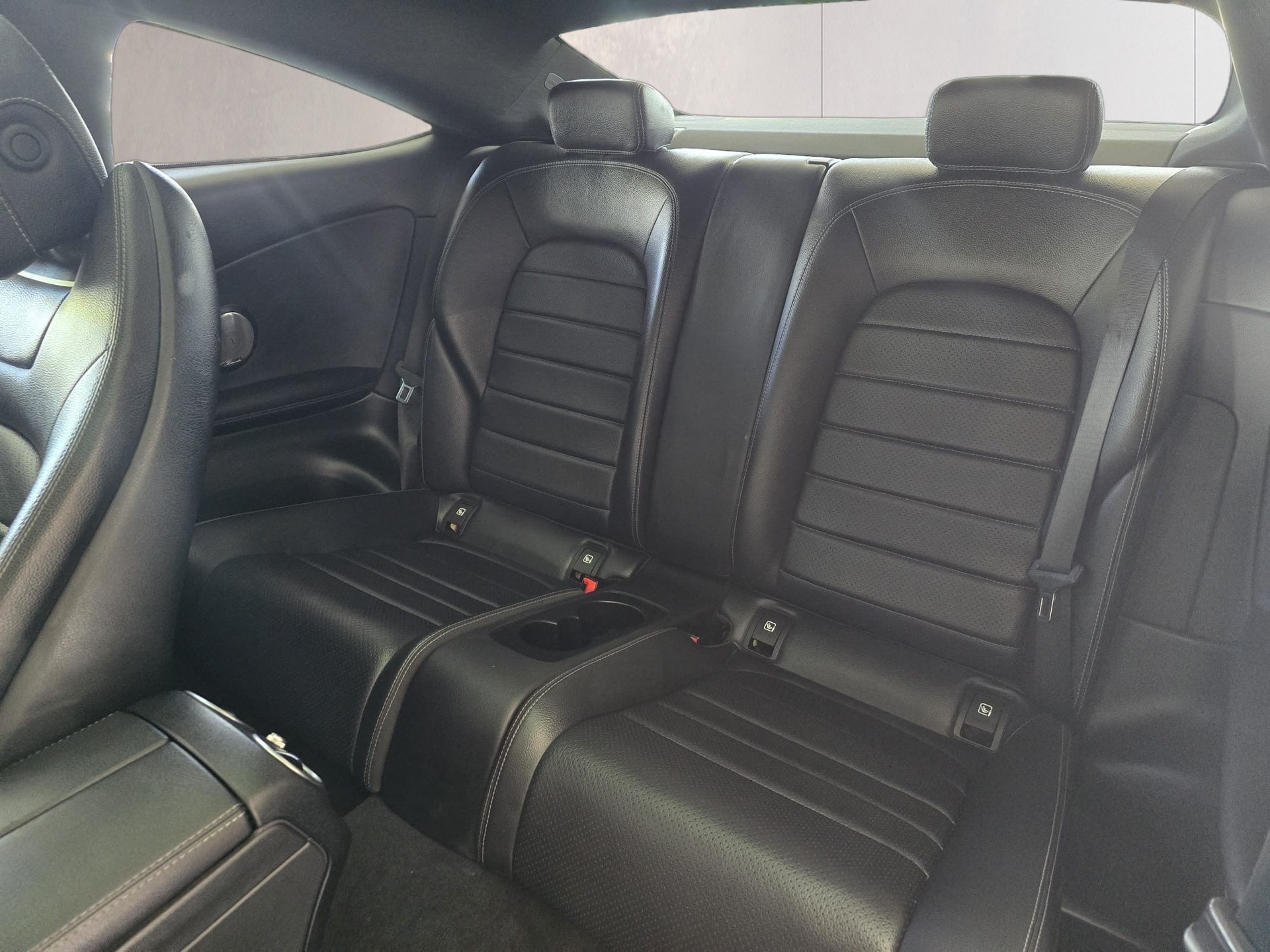 MERCEDES-BENZ C 200 4Matic AMG Line 9G-Tronic-image-19