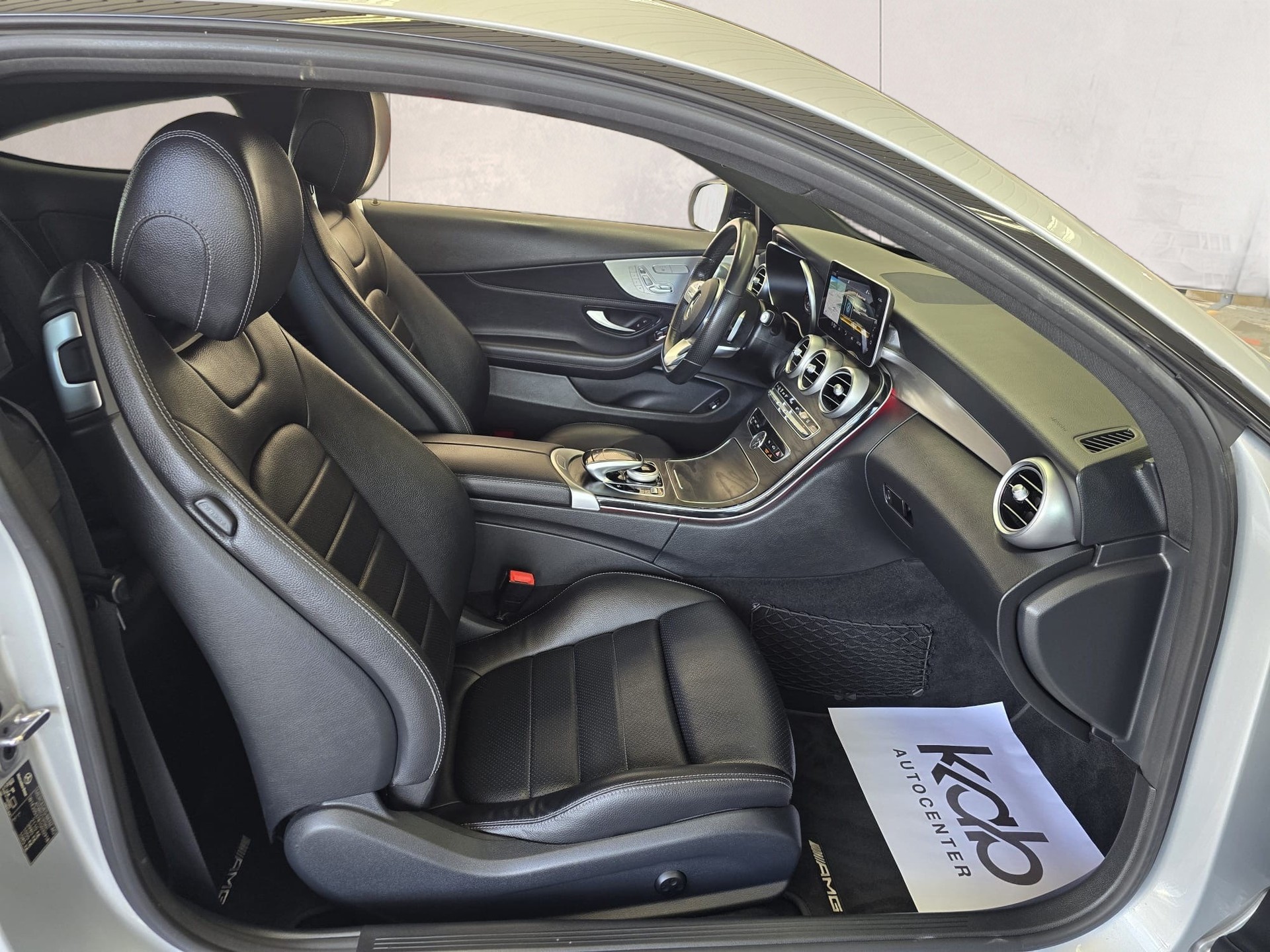 MERCEDES-BENZ C 200 4Matic AMG Line 9G-Tronic-image-18
