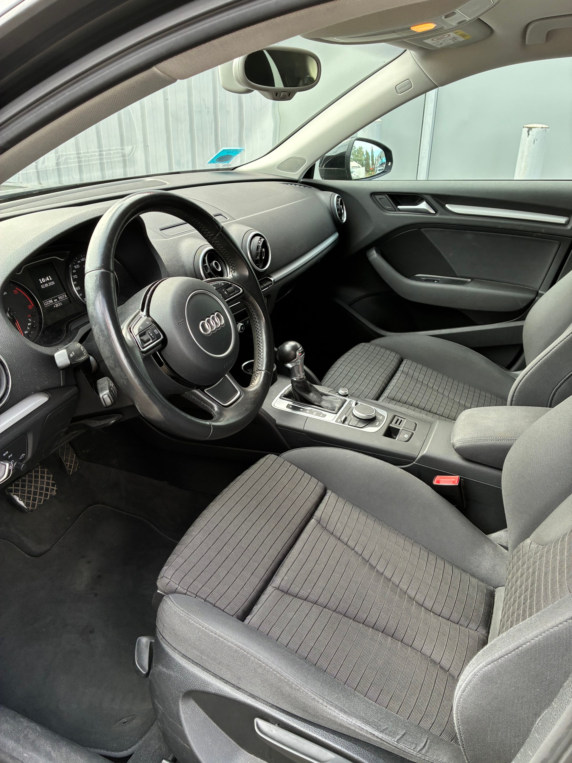 AUDI 2.0 TDI 150 Ambiente S-Tr-image-1