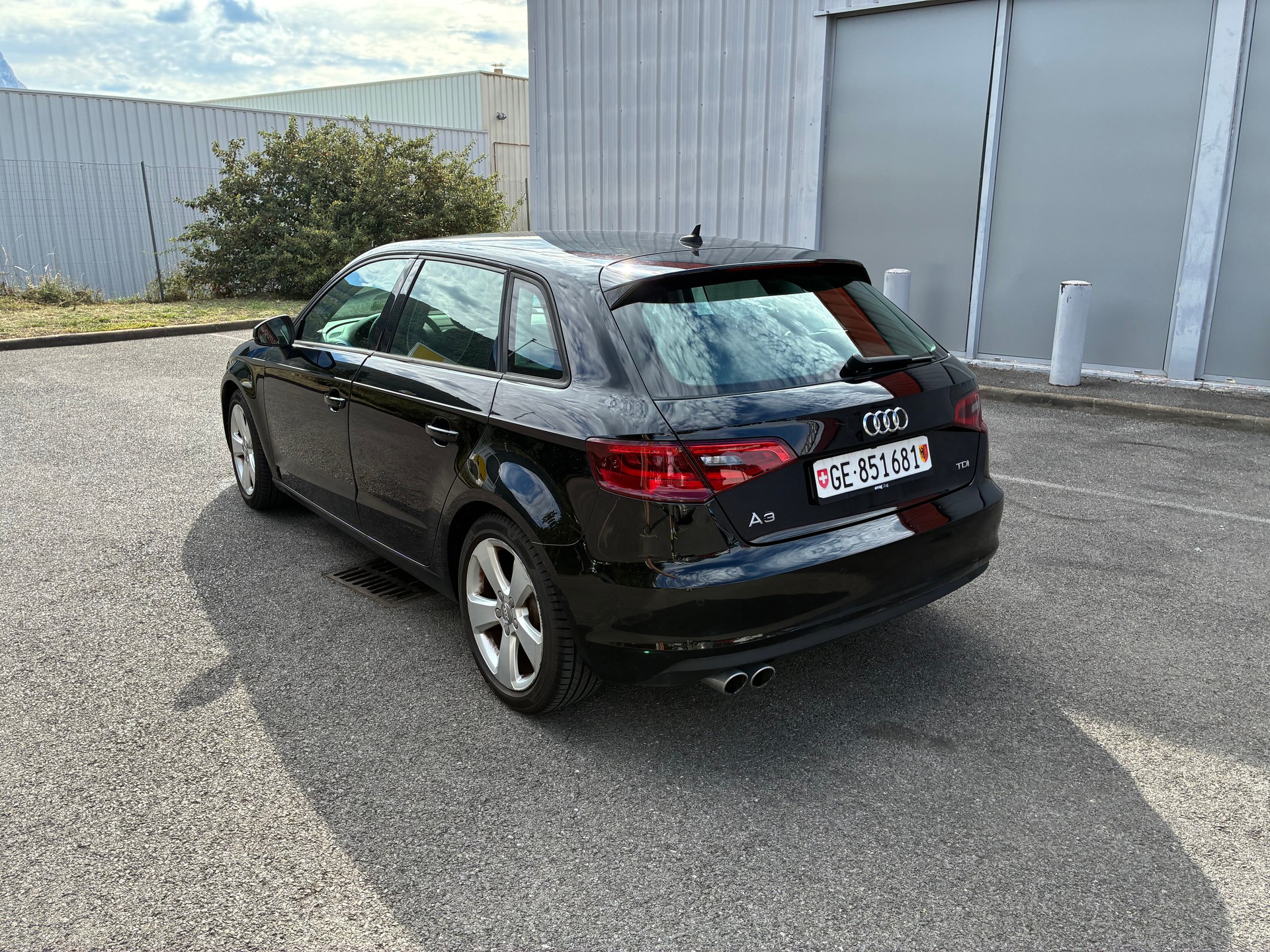 AUDI 2.0 TDI 150 Ambiente S-Tr-image-3