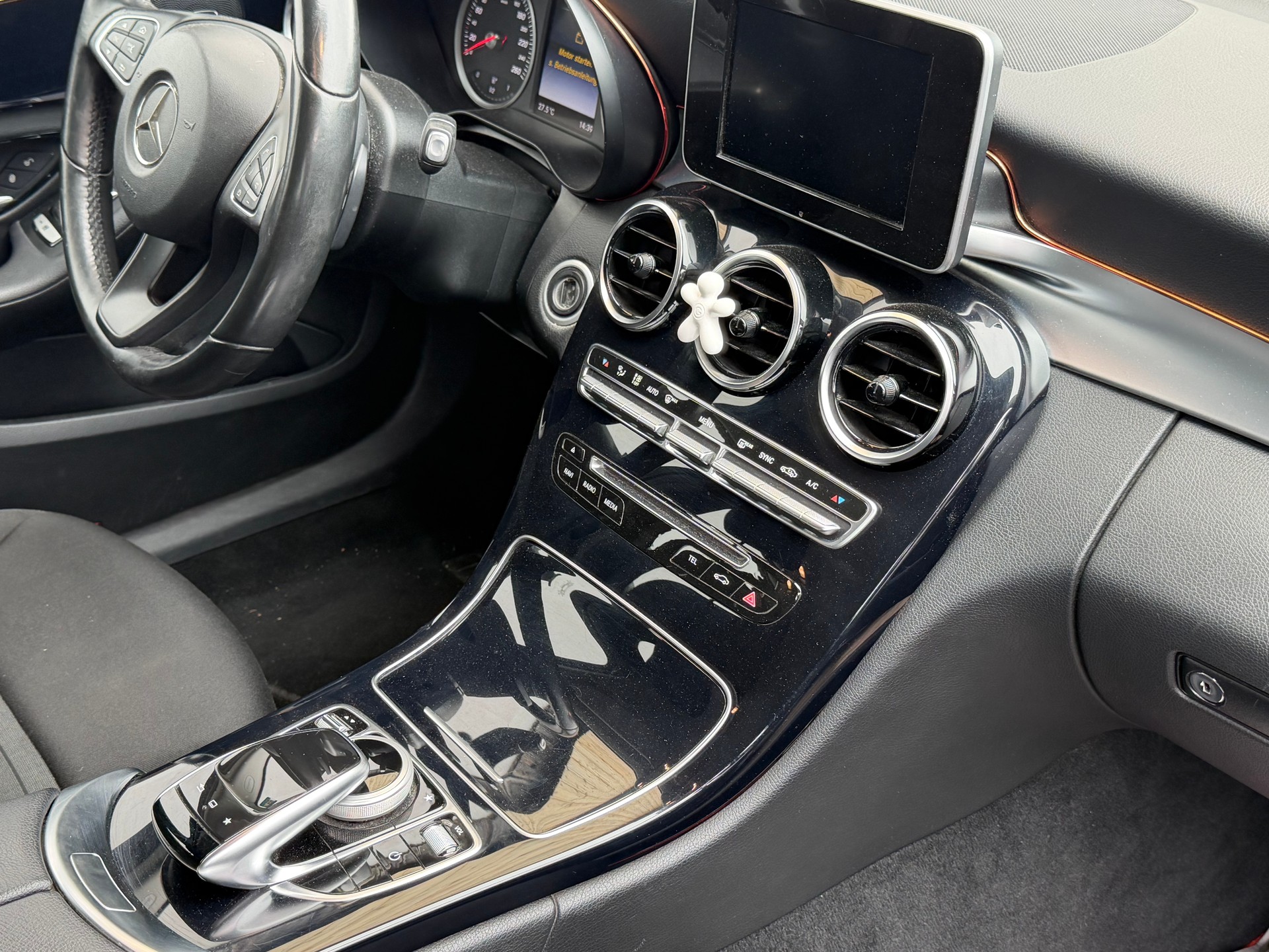 MERCEDES-BENZ C 180 BlueTEC 7G-Tronic-image-7