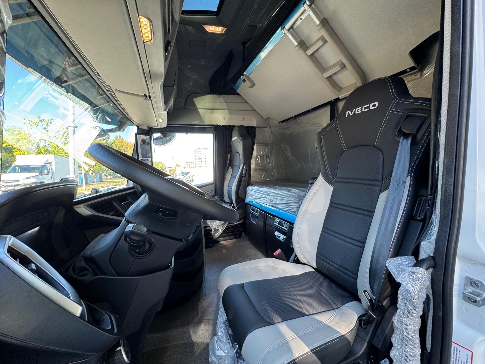 IVECO S-Way 440S50T/FP-image-4