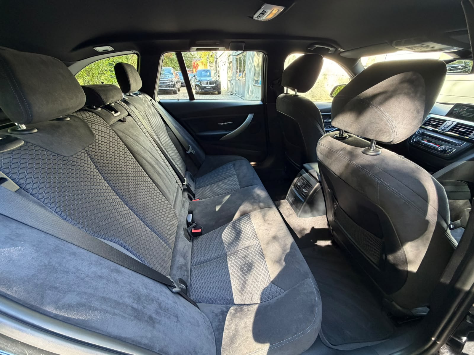 BMW 320d xDrive Touring M Sport Steptronic-image-15