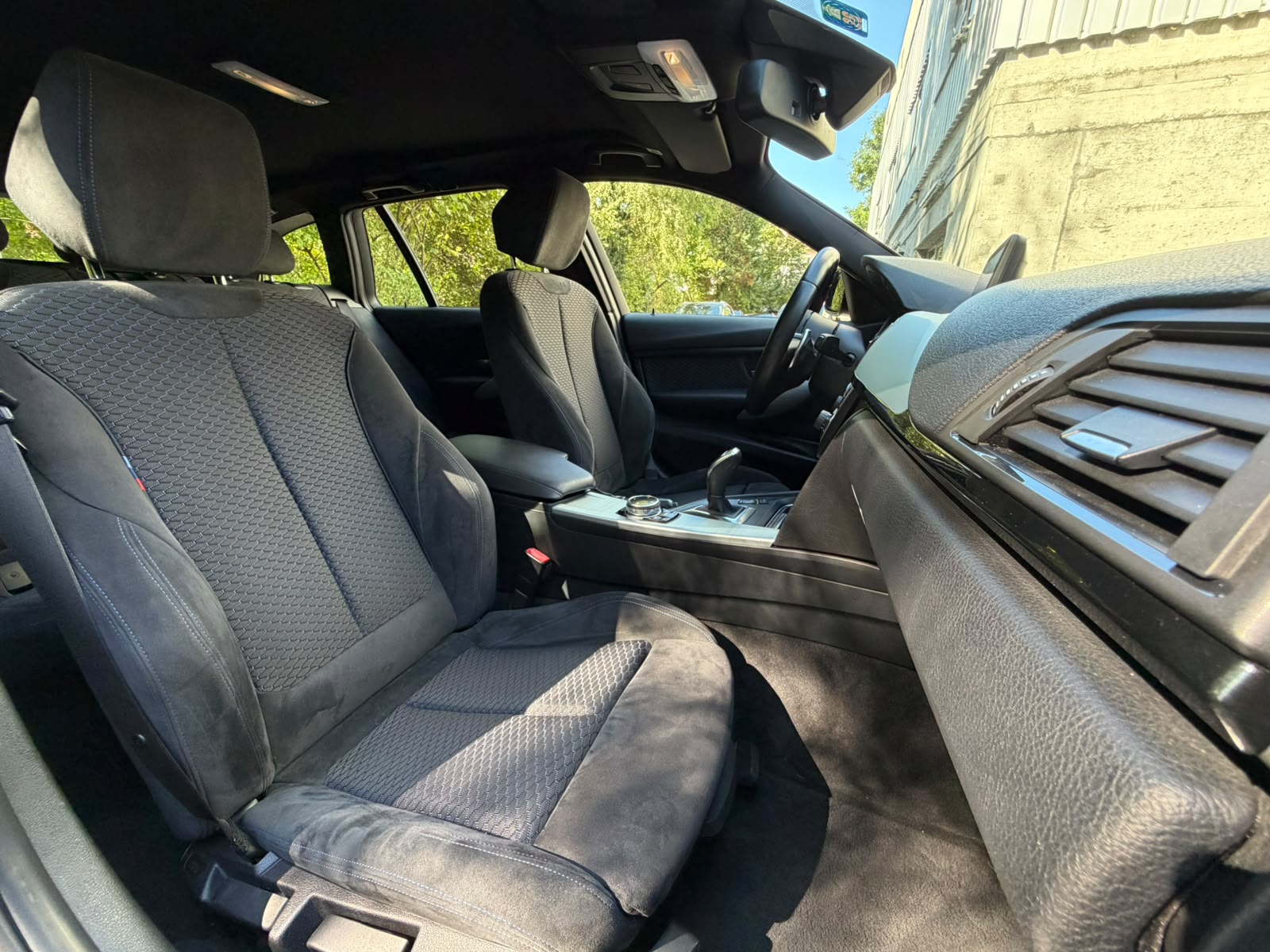 BMW 320d xDrive Touring M Sport Steptronic-image-17