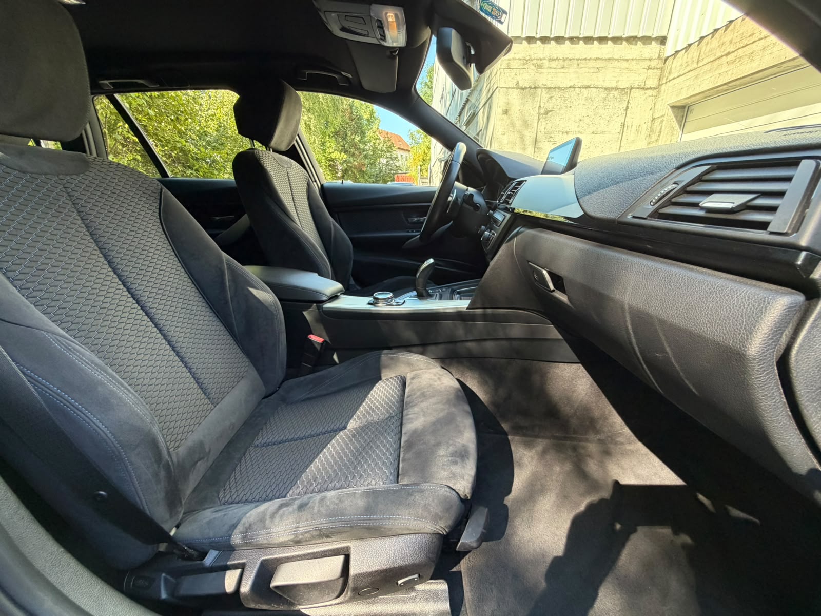 BMW 320d xDrive Touring M Sport Steptronic-image-16