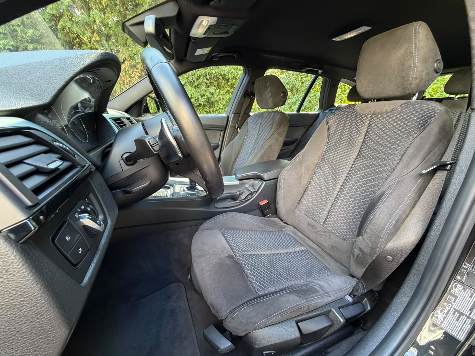 BMW 320d xDrive Touring M Sport Steptronic-image-11