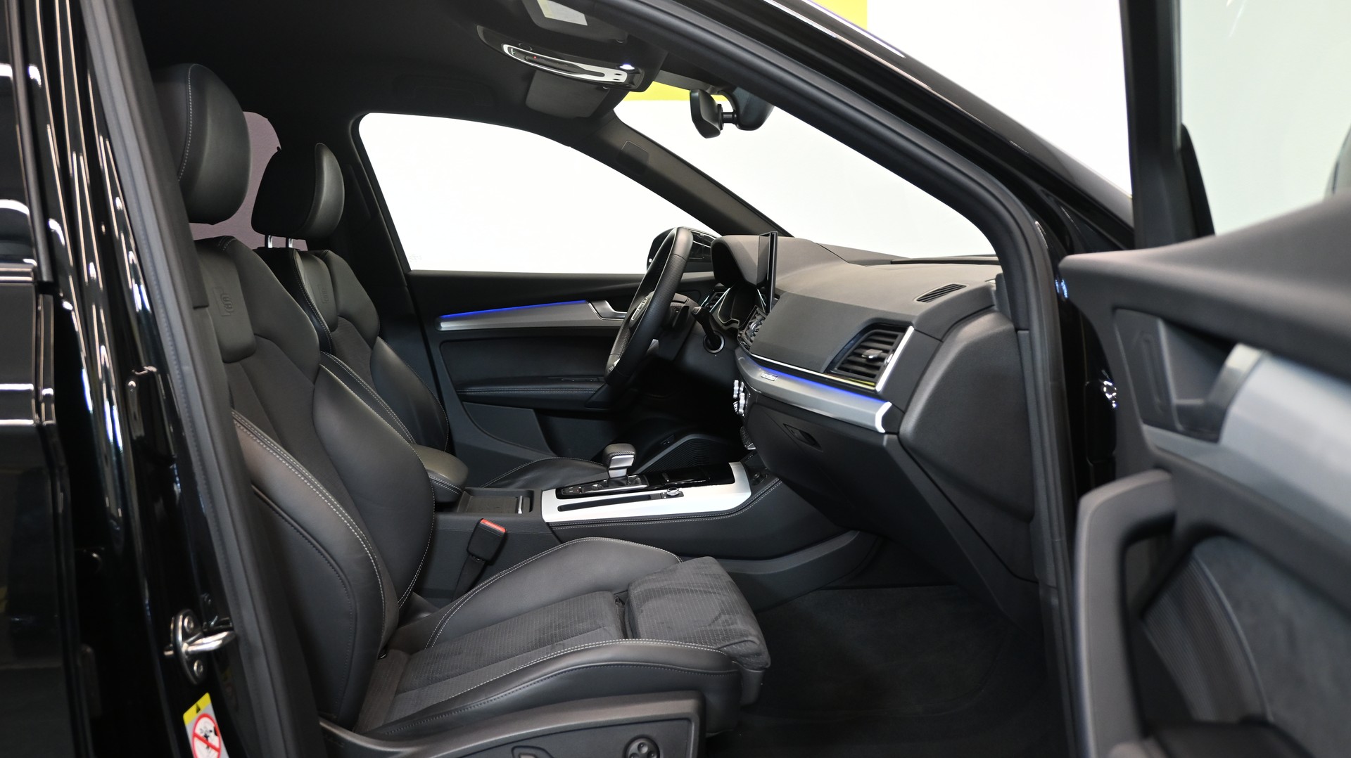 AUDI Q5 50 TFSI e PHEV S line quattro S-tronic-image-3