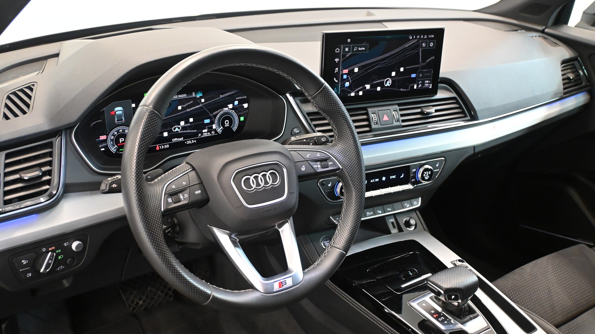 AUDI Q5 50 TFSI e PHEV S line quattro S-tronic-image-2