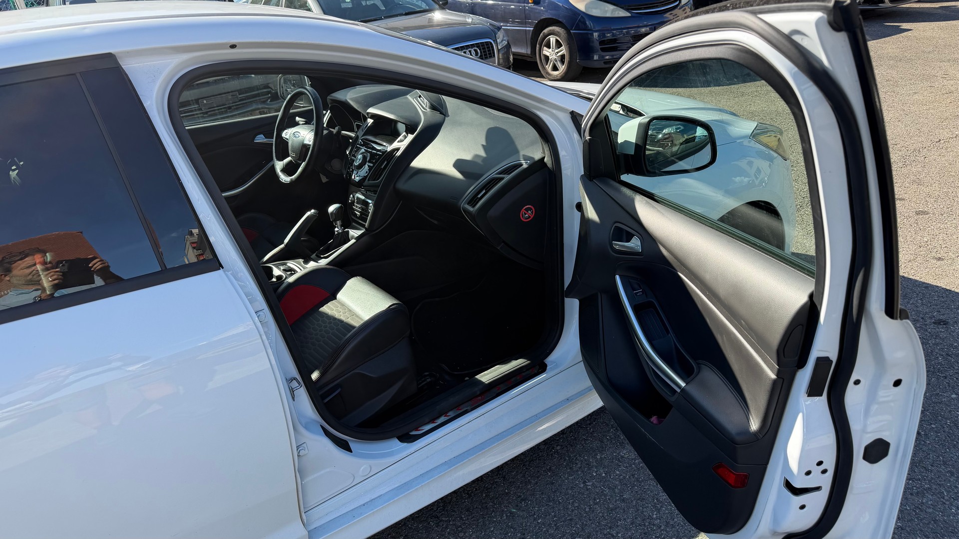 FORD Focus 2.0 SCTi ST-3-image-4