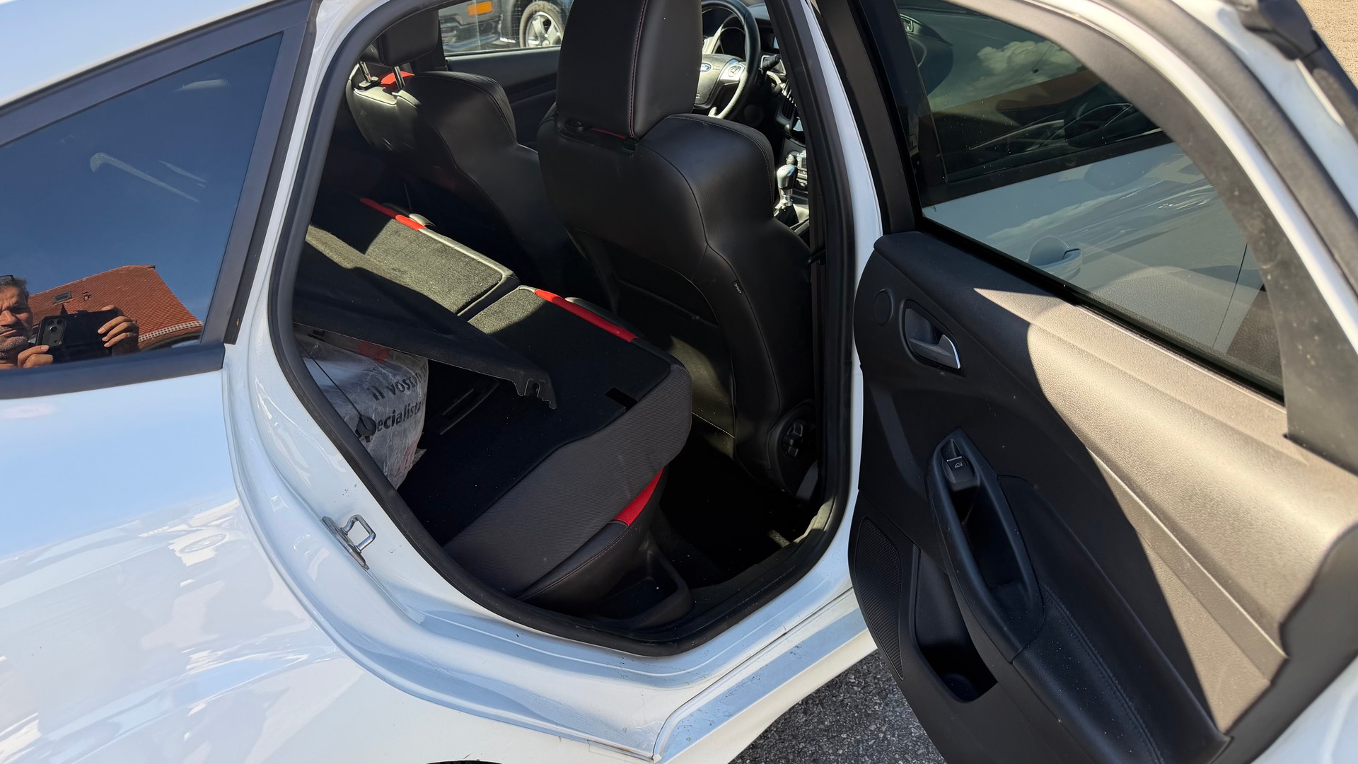 FORD Focus 2.0 SCTi ST-3-image-10