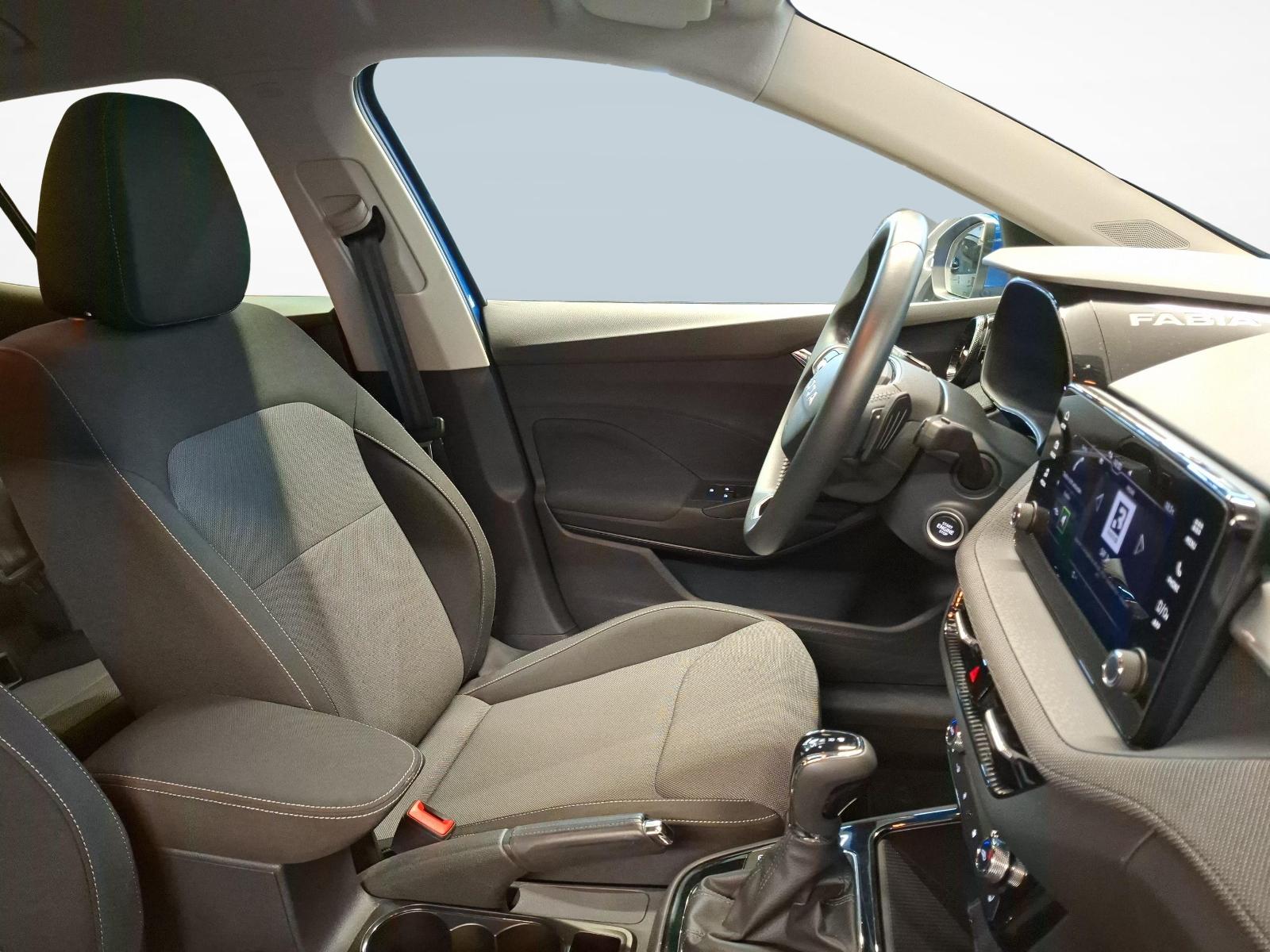 SKODA Fabia 1.0 TSI Selection DSG-image-9