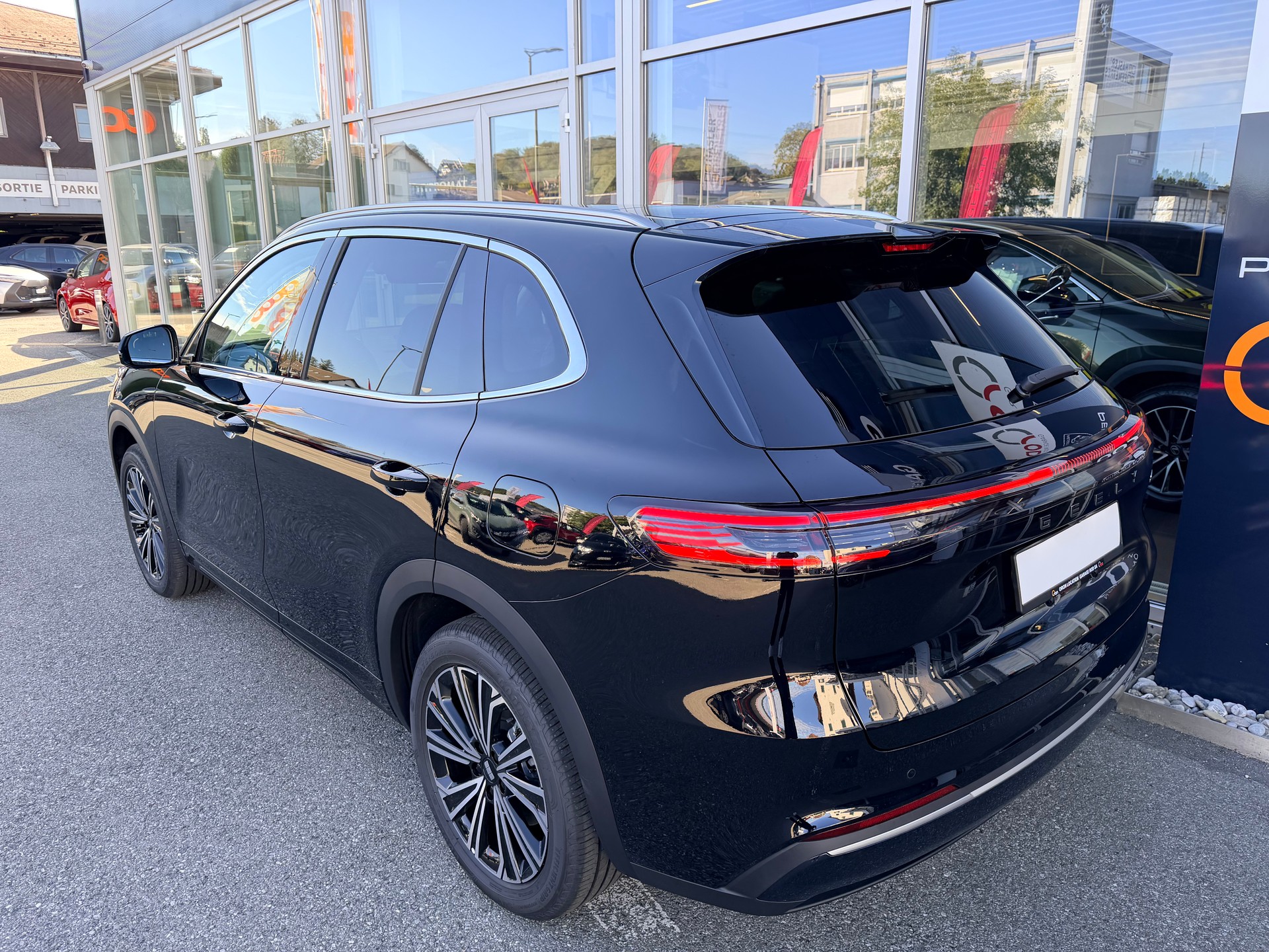 GEELY STARRAY EM-i Max+ 29.8 kWh polar black-image-5