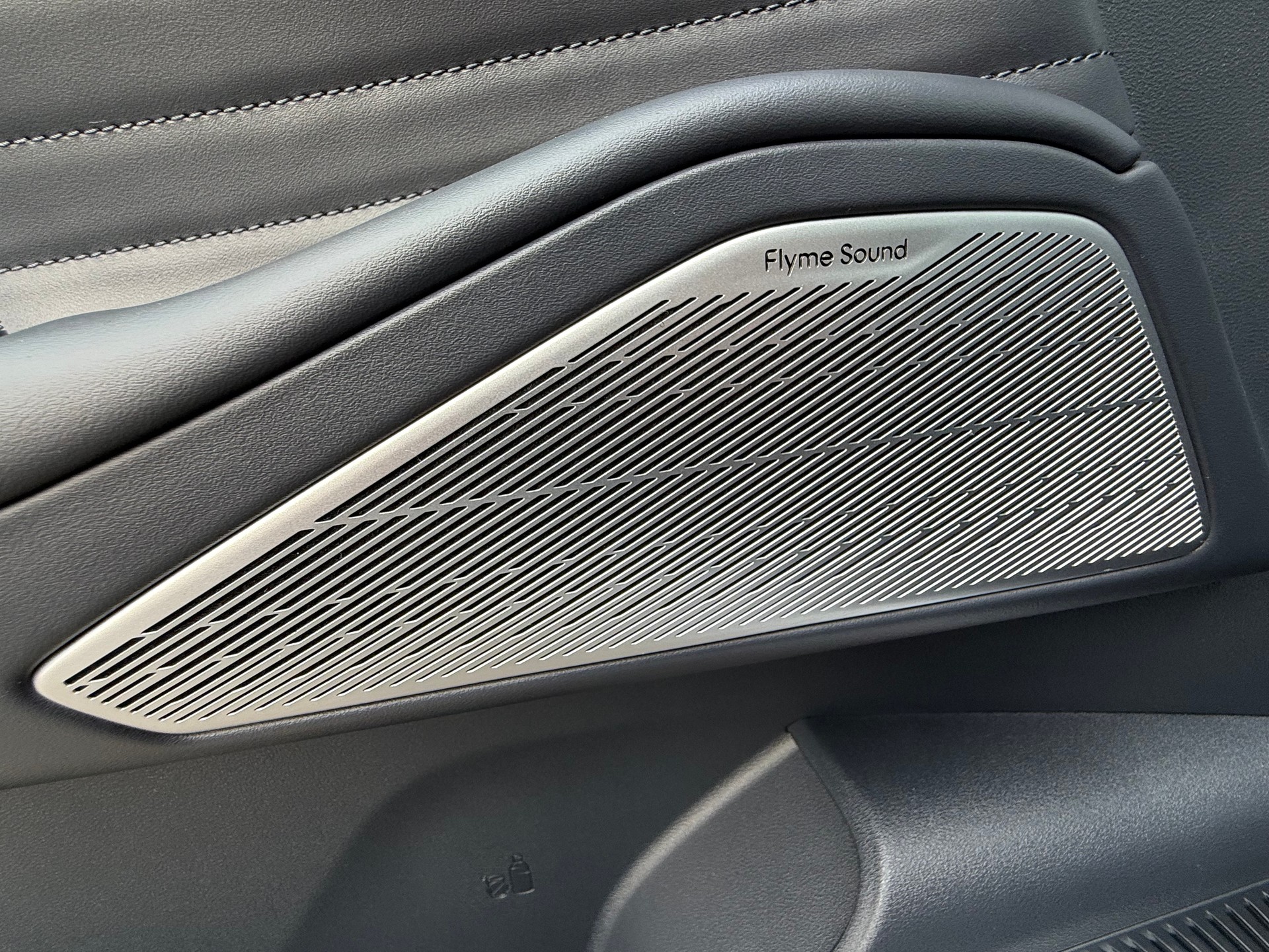 GEELY STARRAY EM-i Max+ 29.8 kWh polar black-image-21