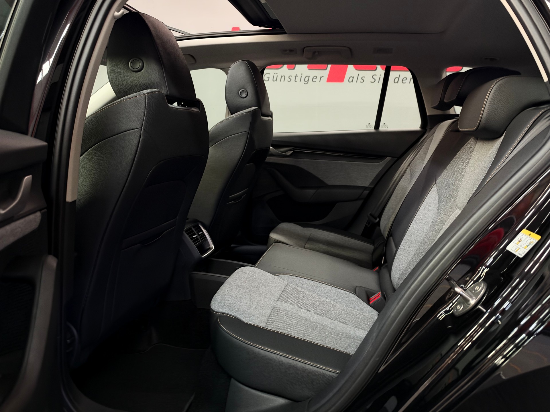 SKODA Octavia Combi 2.0 TSI DSG Selection 4x4-image-14